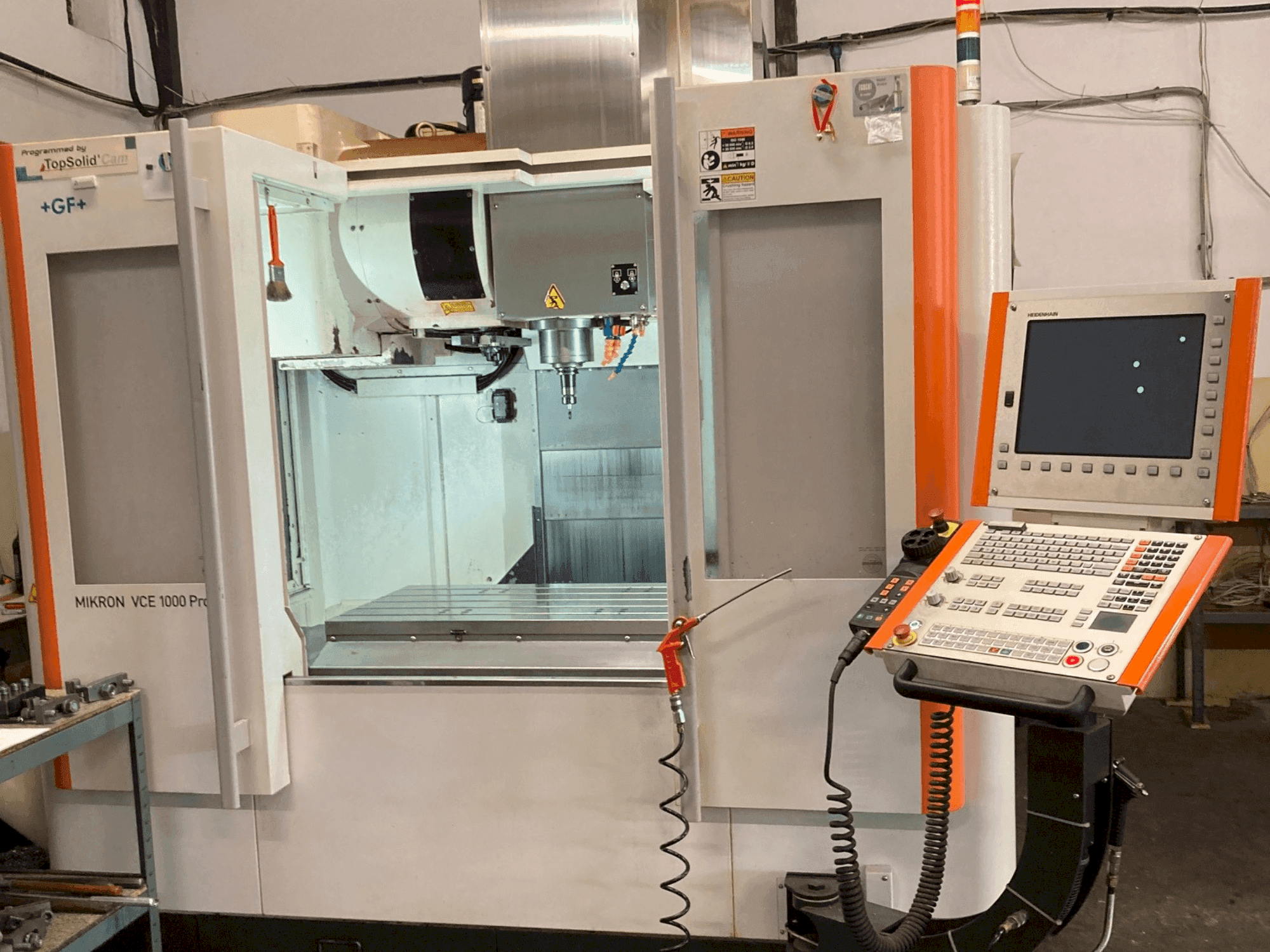 Makine +GF+ Mikron VCE 1000 Pro - Önden görünüm