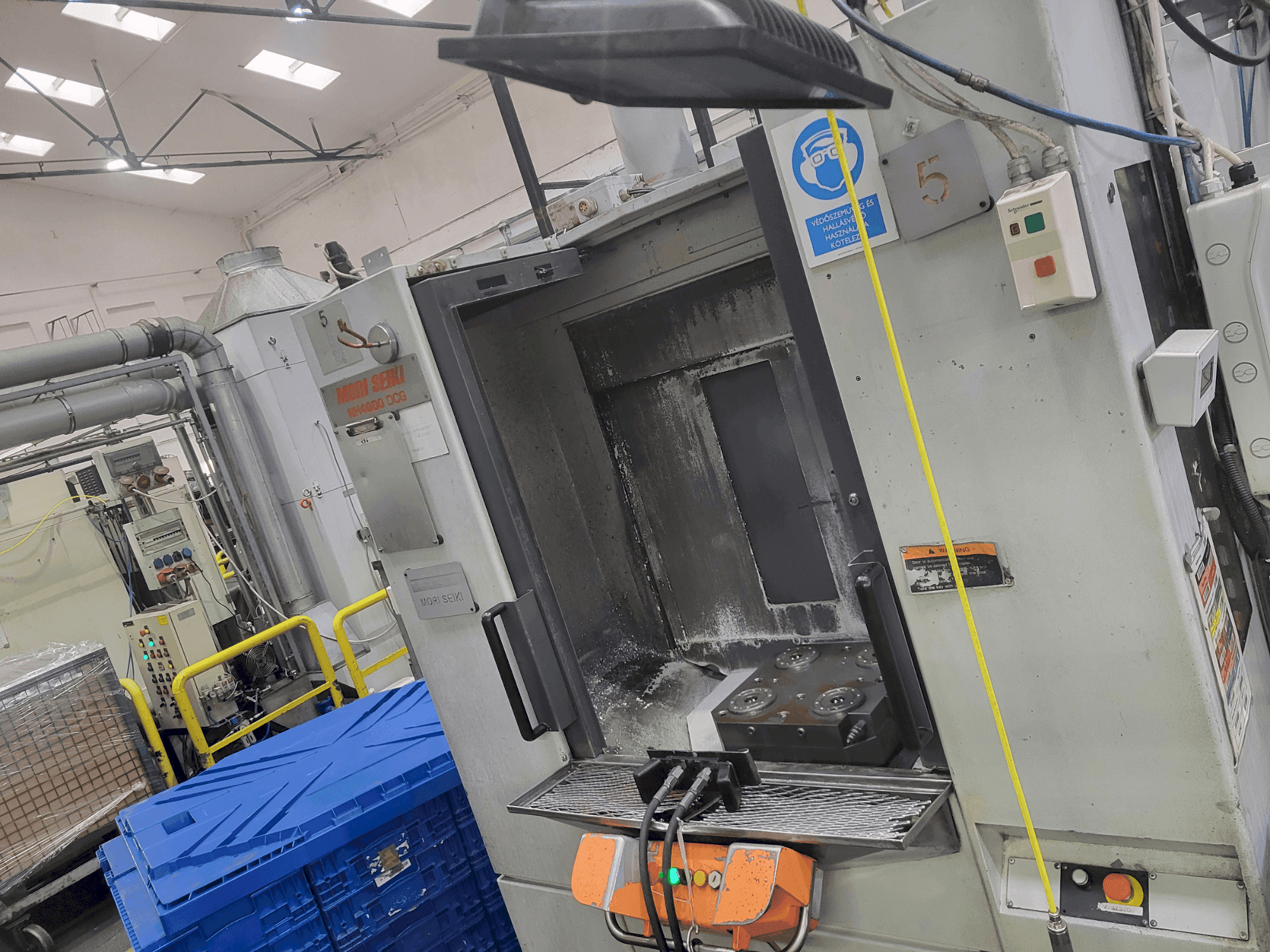 Makine MORI SEIKI NH 4000 - Önden görünüm