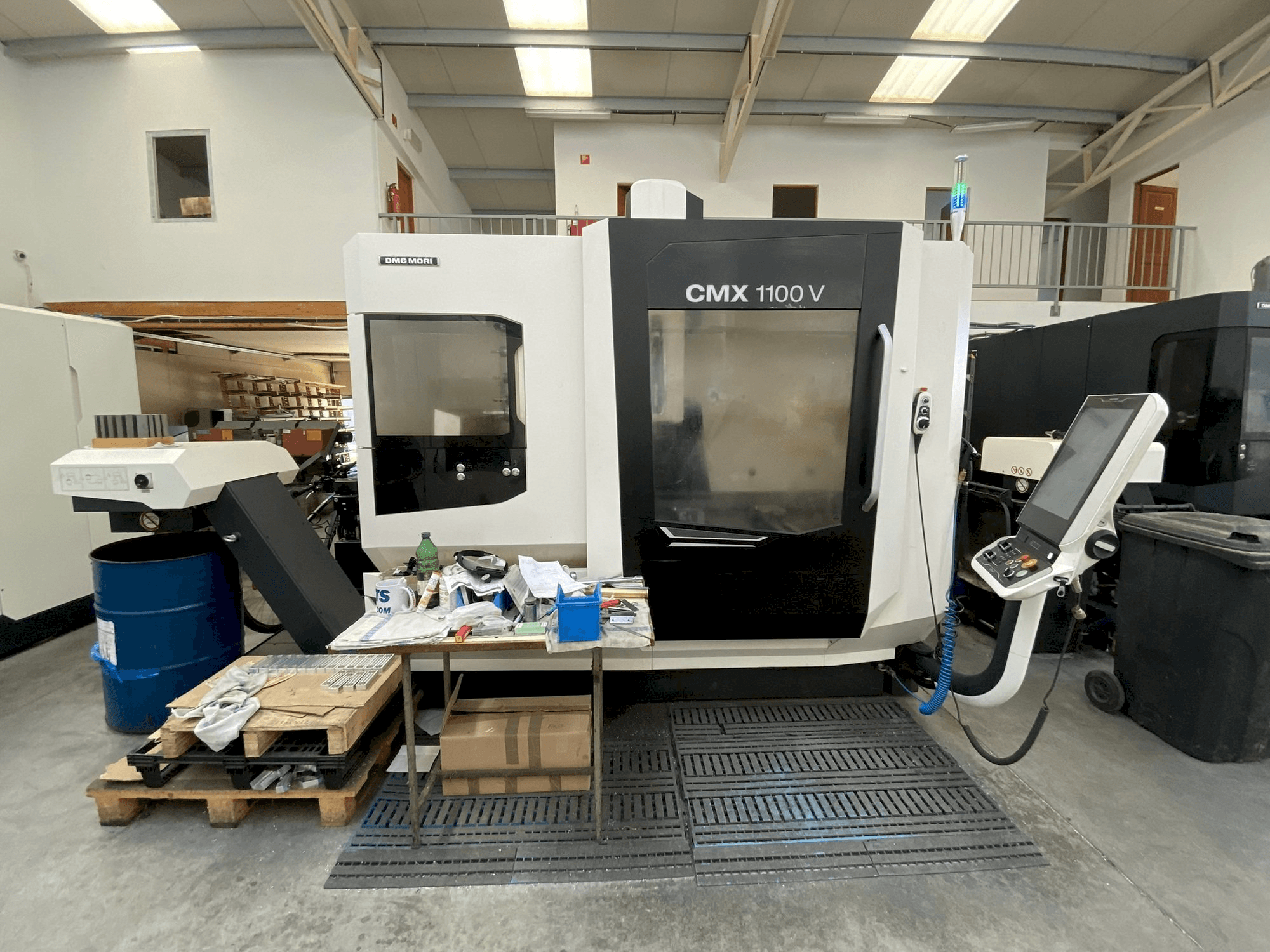 Makine DMG MORI CMX 1100 - Önden görünüm
