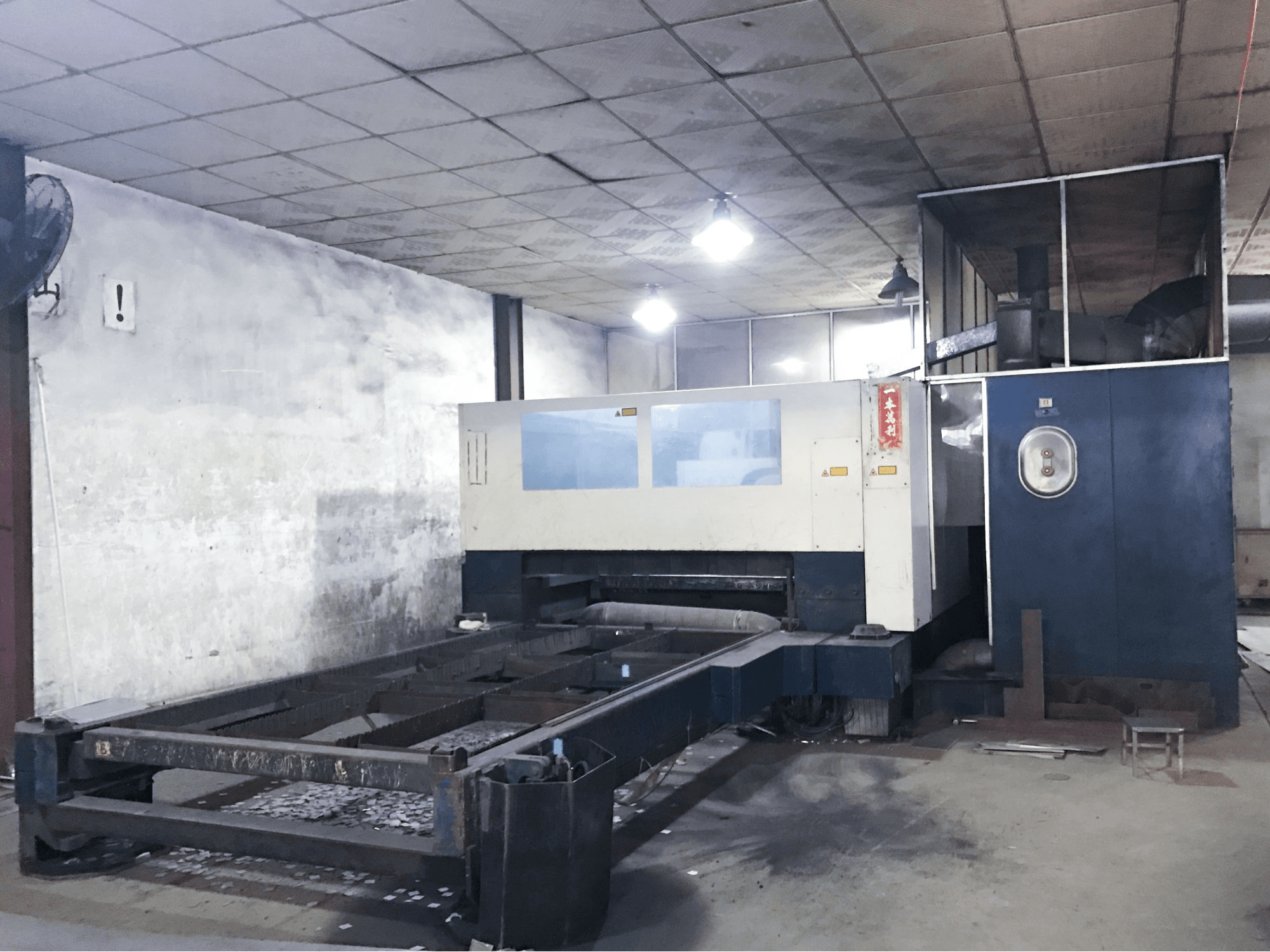 Makine Trumpf - Sağdan görünüm TruLaser 3030