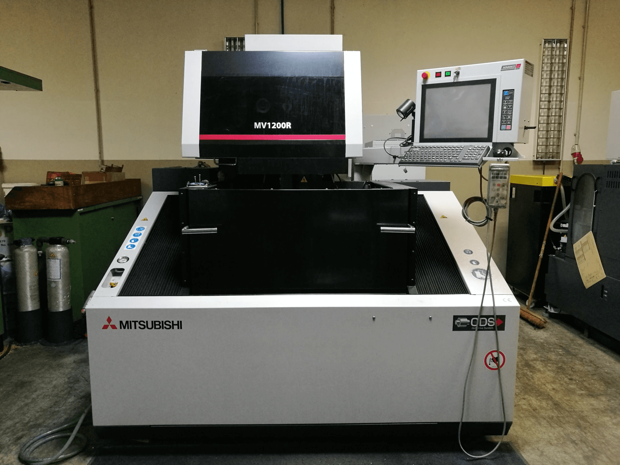 Makine Mitsubishi Electric - Önden görünüm MV1200R