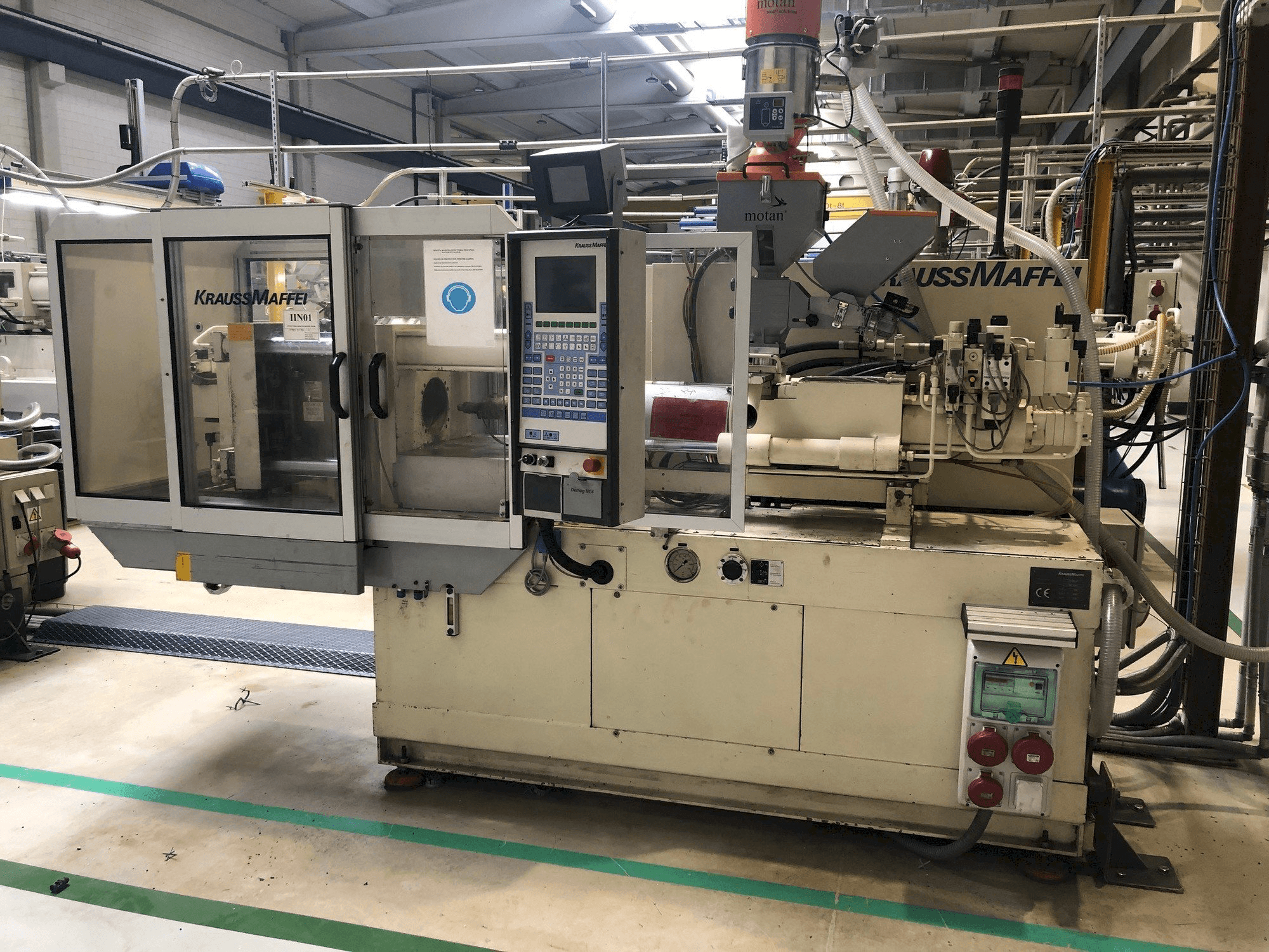 Makine Krauss Maffei 50-190 C1 - Önden görünüm