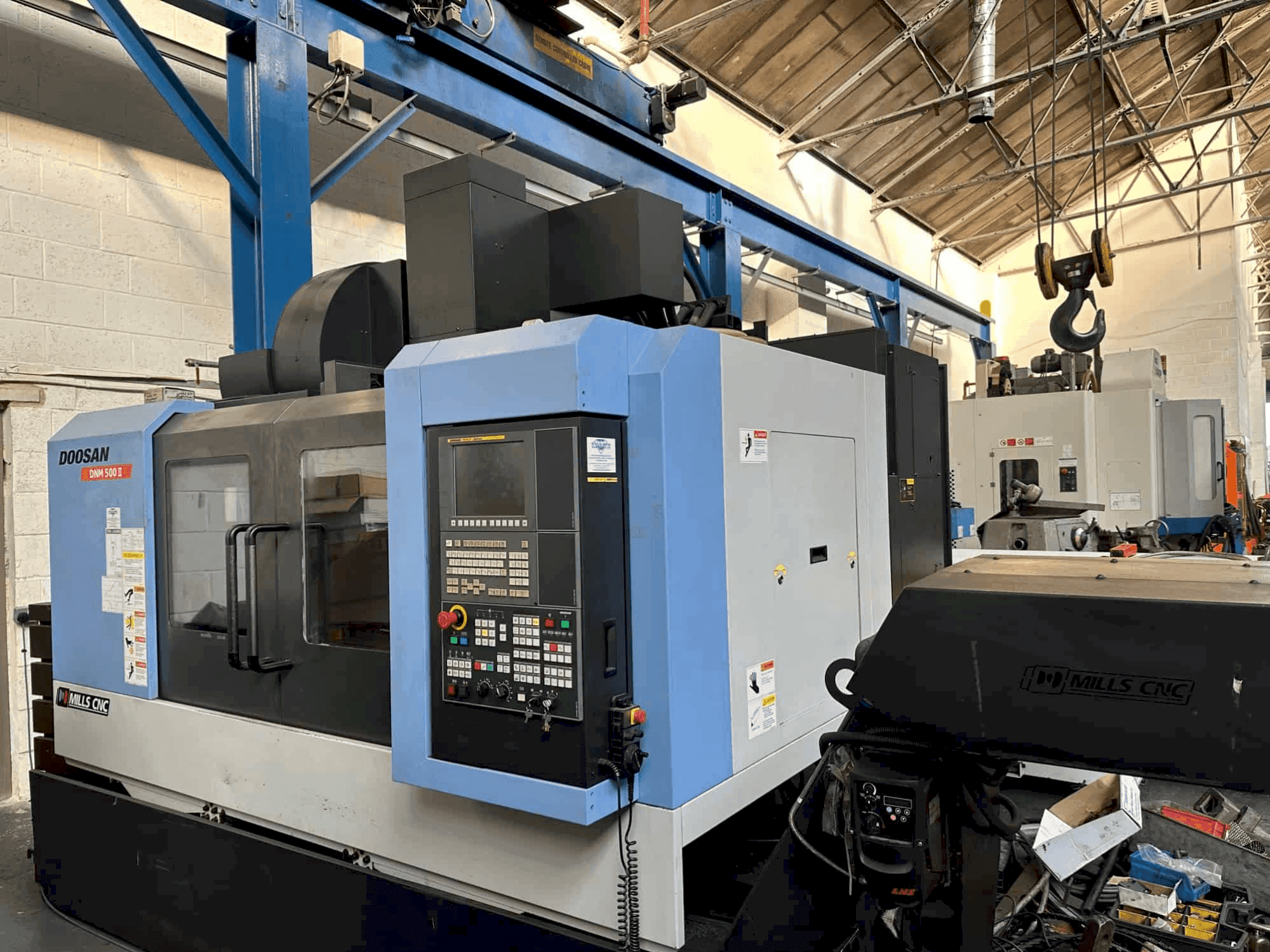 Makine DOOSAN DNM 500 II - Önden görünüm