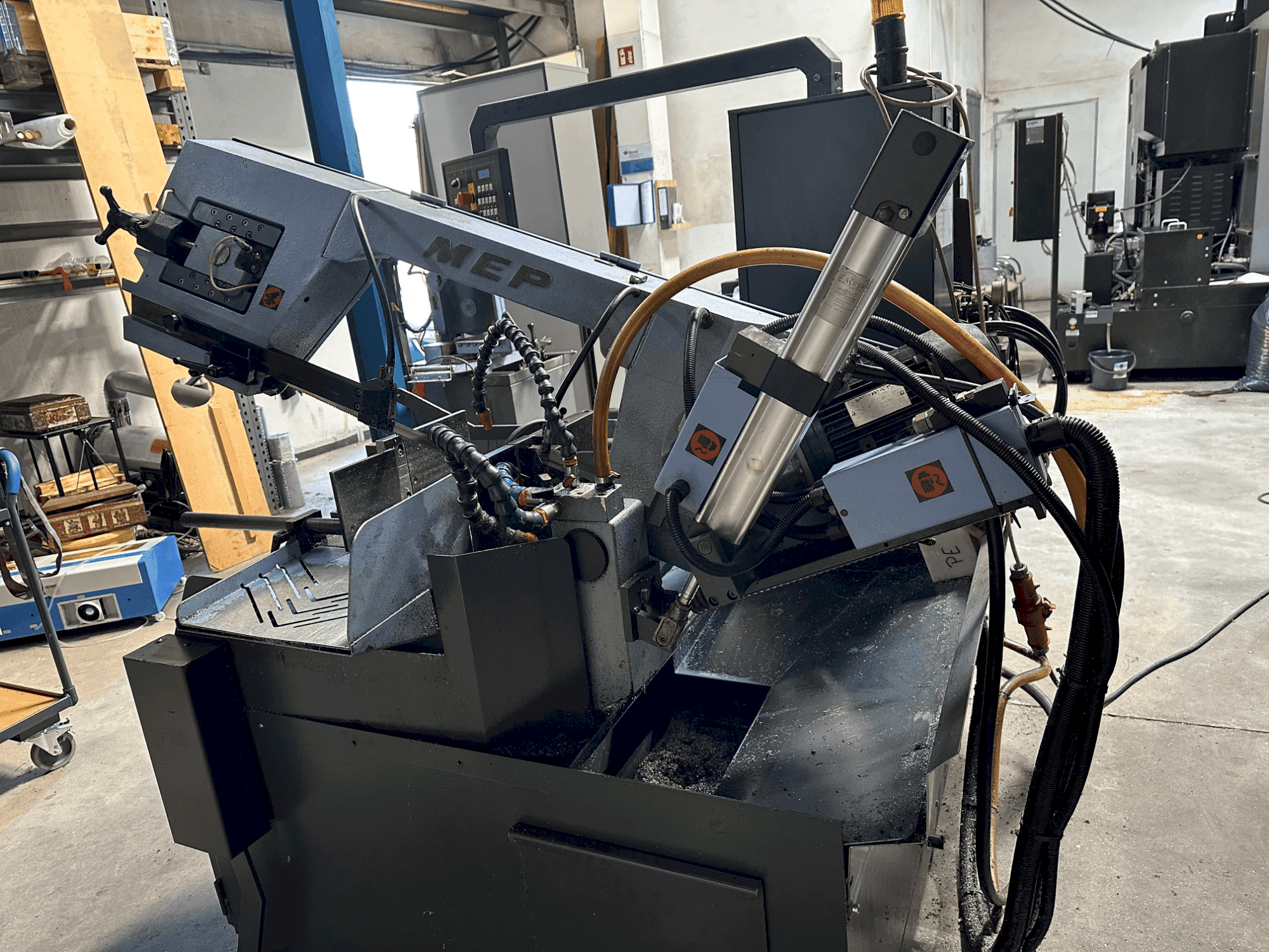 Makine MEP SHARK 330 NC eco - Önden görünüm