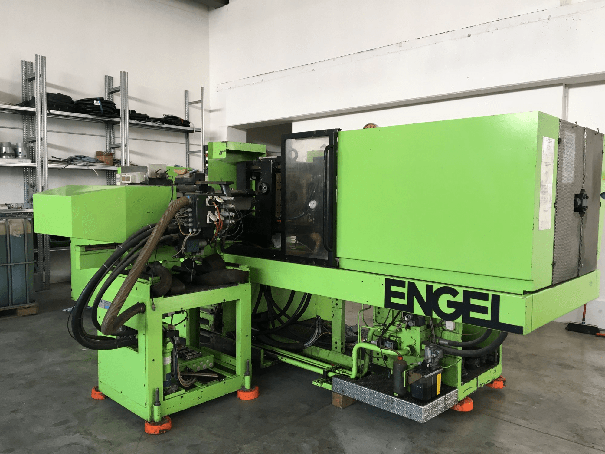 Makine ENGEL - Sağdan görünüm ES 600H/330L/125H-2F