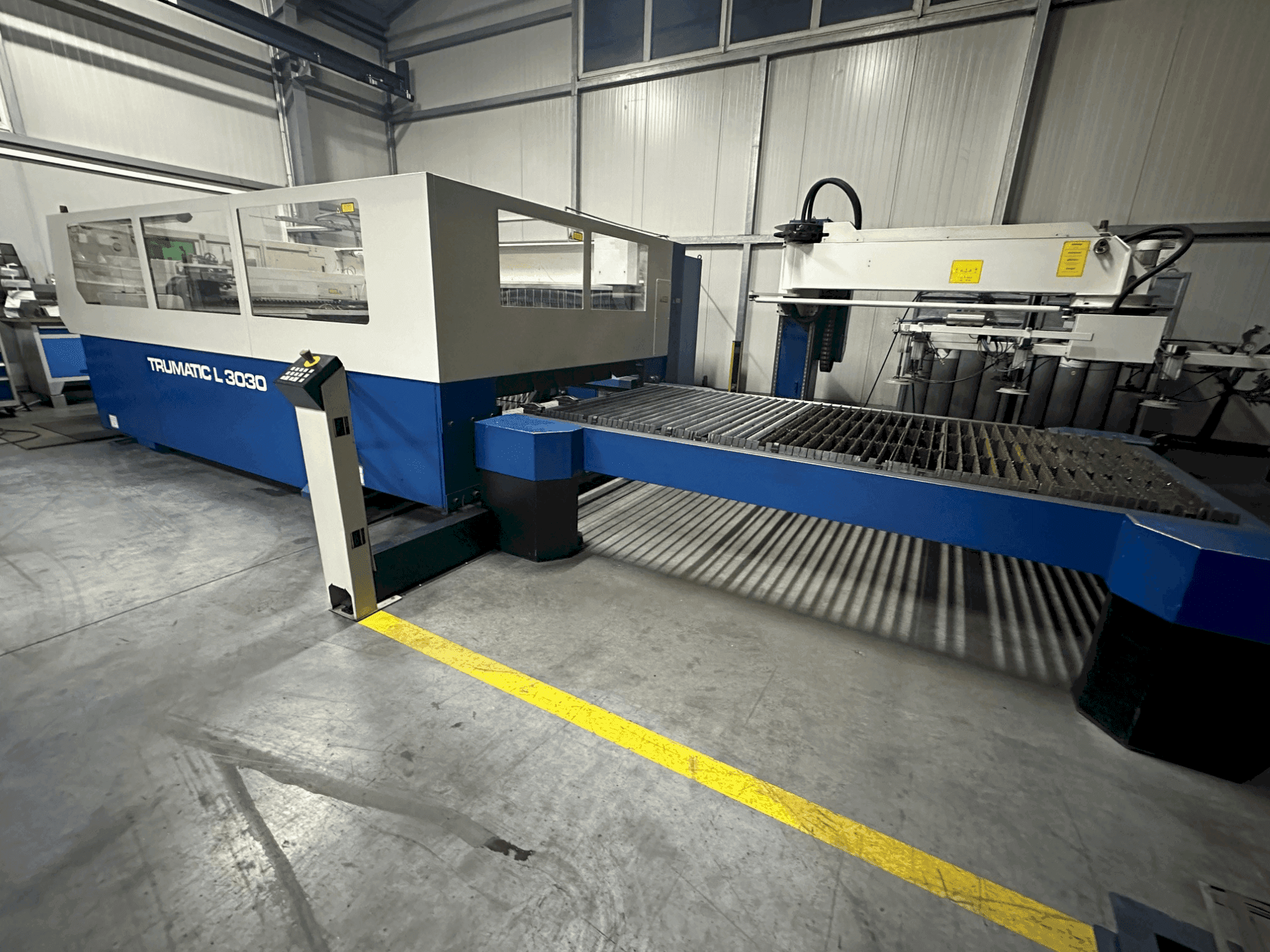 Makine TRUMPF LoadMaster - Önden görünüm