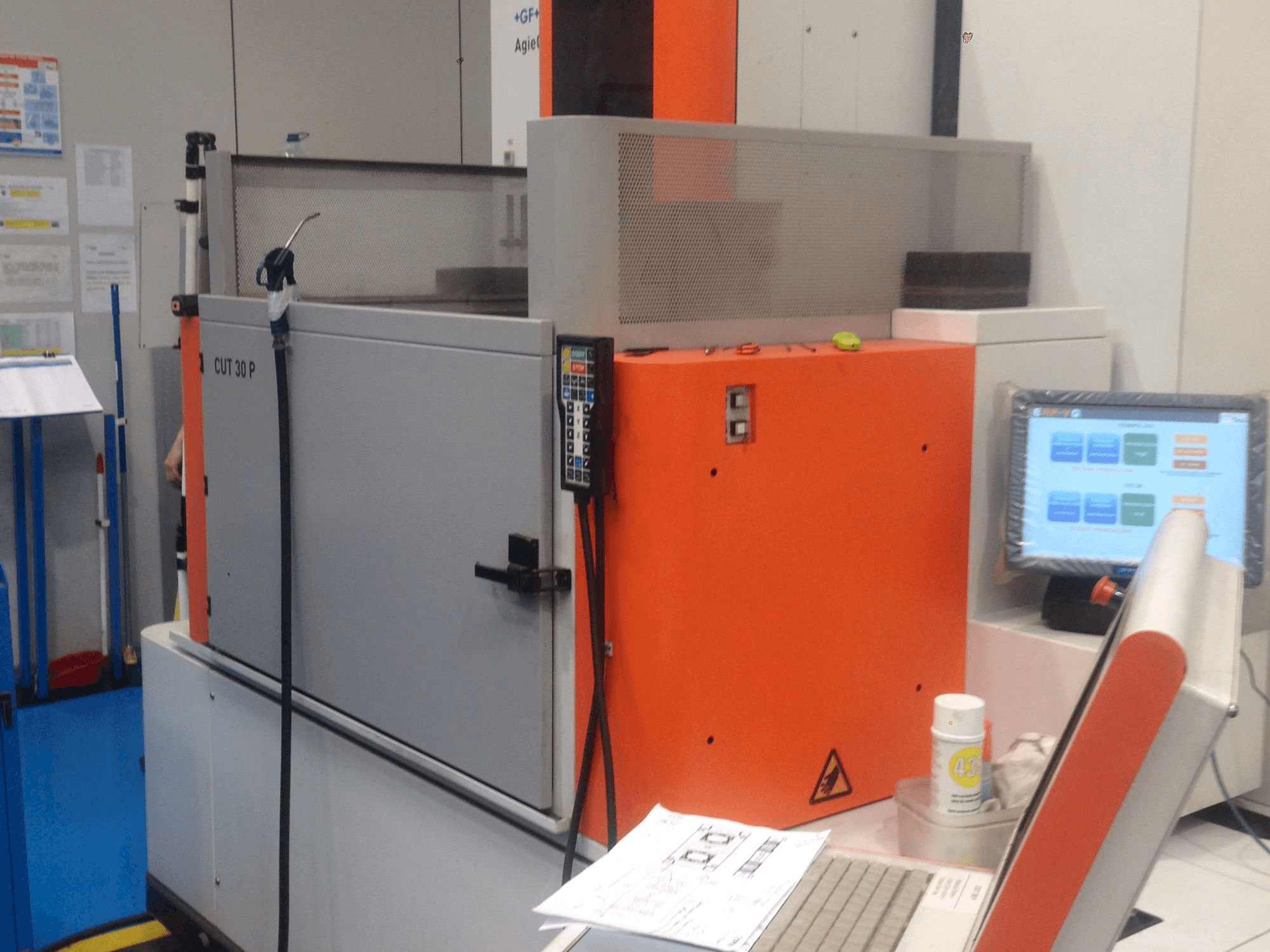 Makine CHARMILLES CUT 30P - Önden görünüm