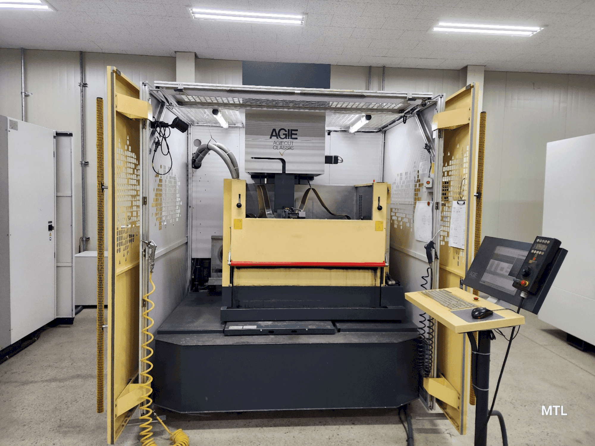 Makine AgieCharmilles Agiecut Classic V3 - Önden görünüm