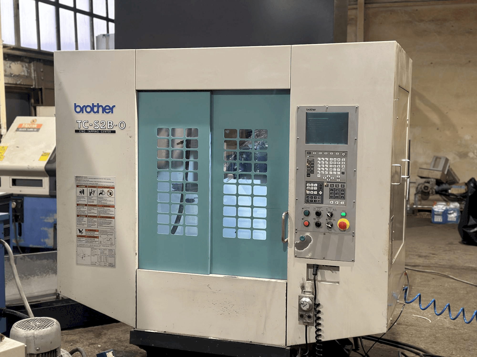 Makine Brother TC-S2B-O - Önden görünüm