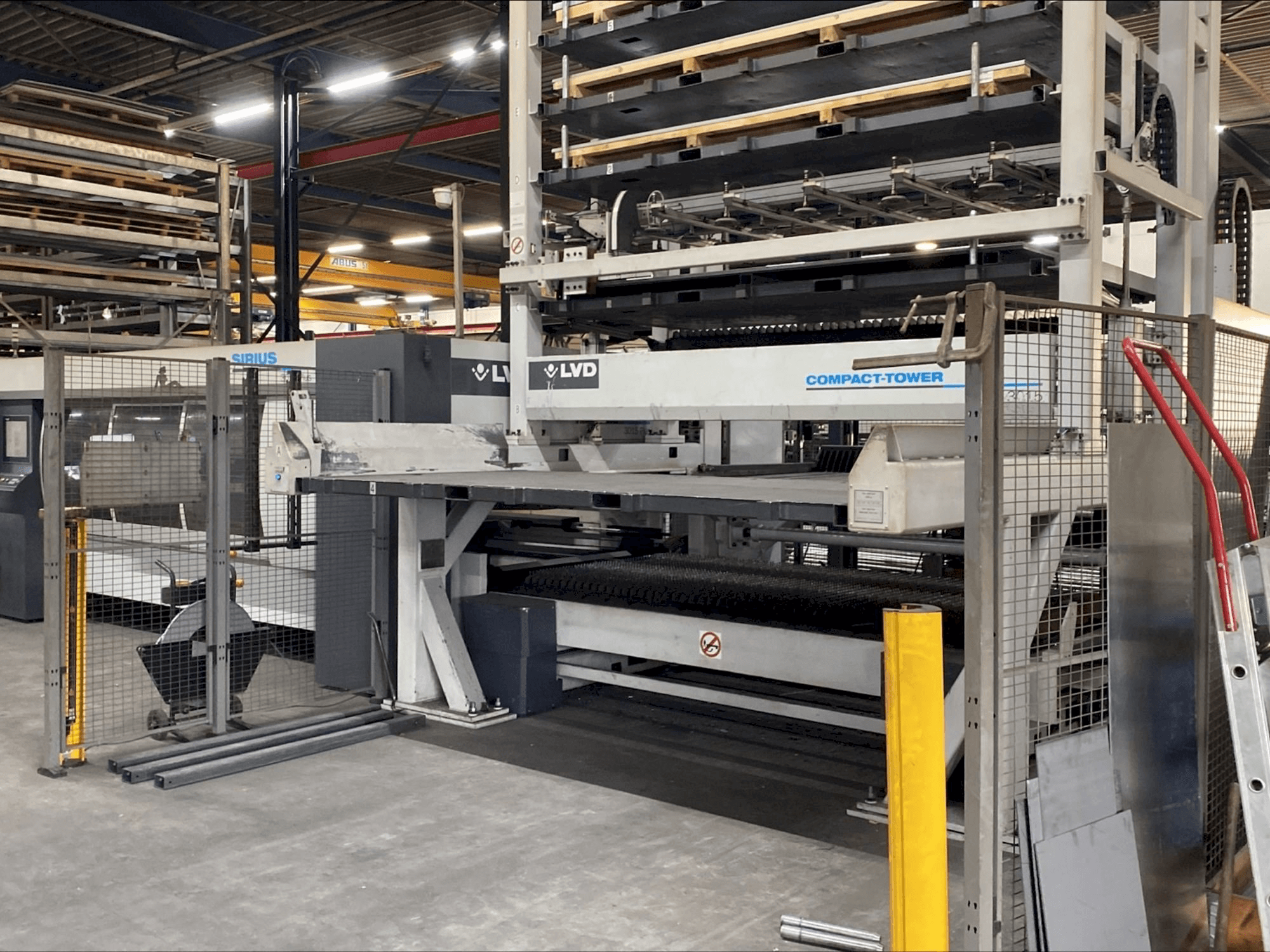 Makine LVD SIRIUS 3015 PLUS + Compact Tower 6 positions - Önden görünüm