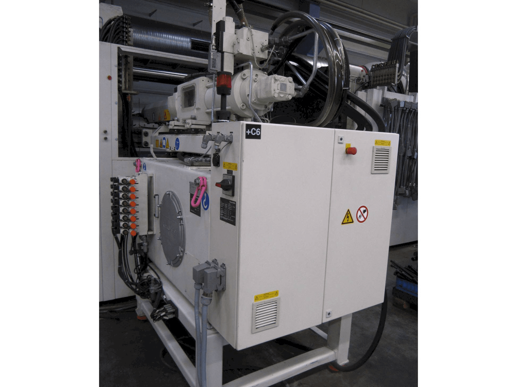 Makine Krauss Maffei 750 BO L - Önden görünüm