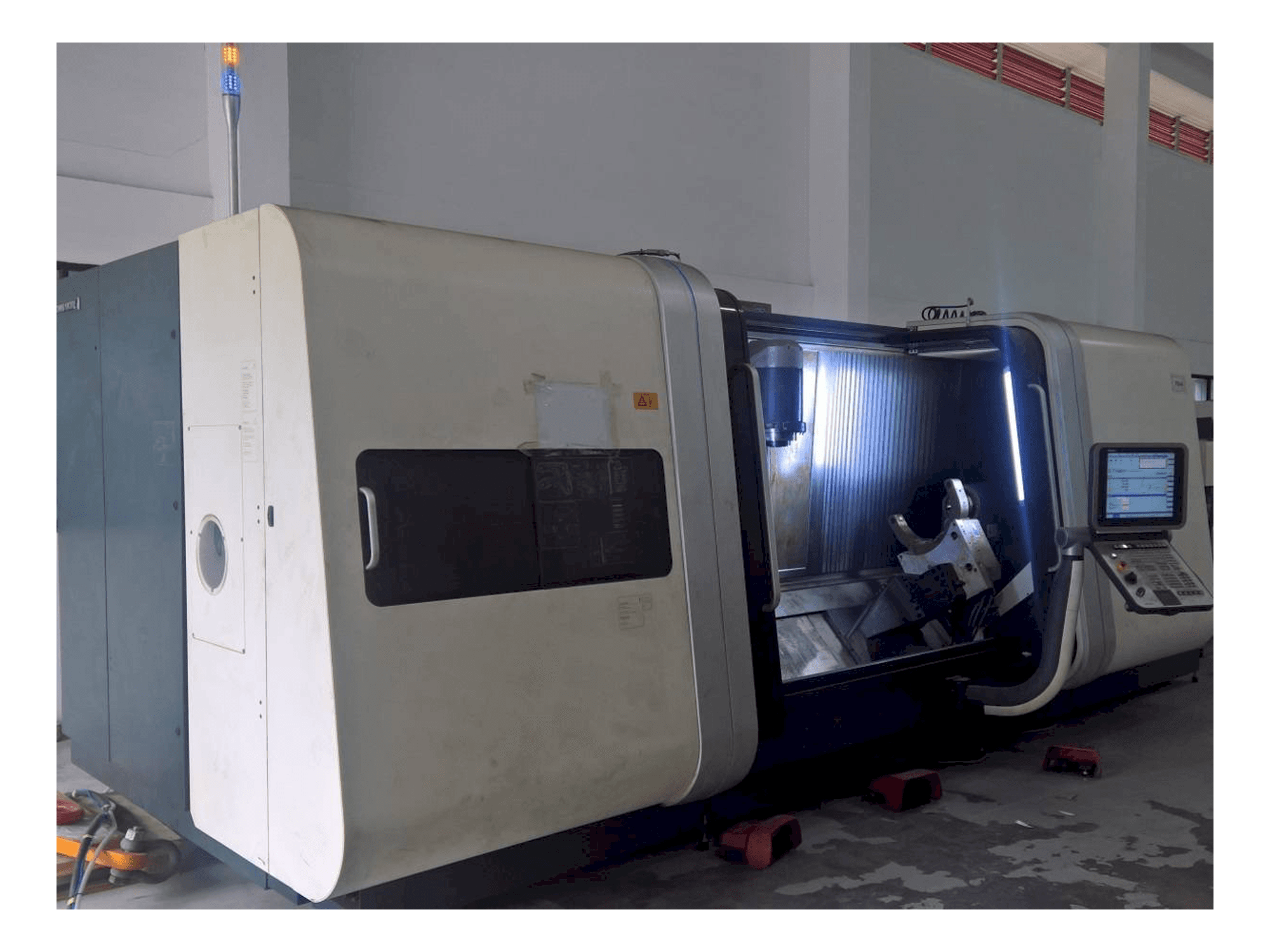 Makine DMG MORI CTX Beta 2000 TC - Önden görünüm