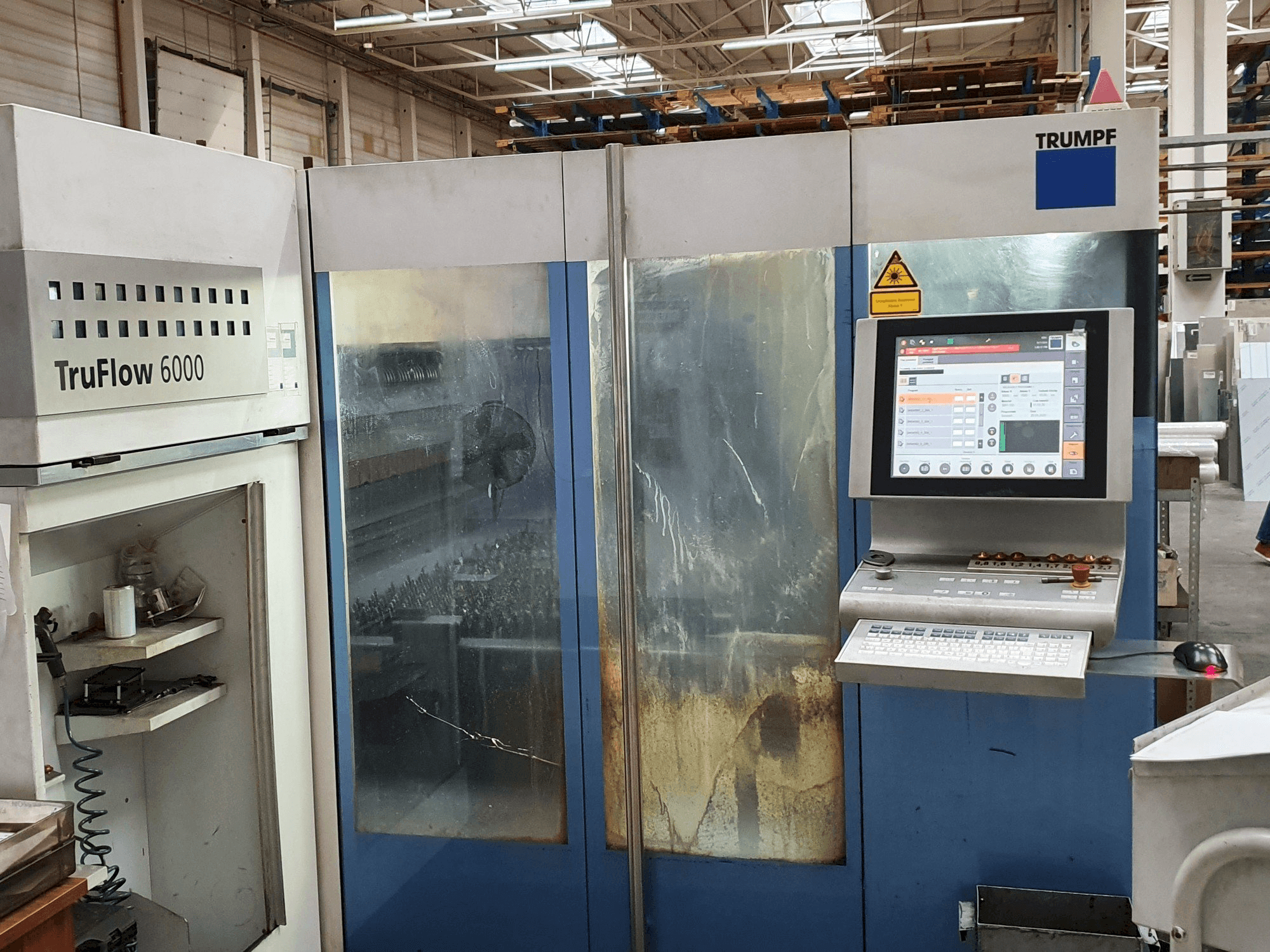 Makine Trumpf TruLaser 3030 - Önden görünüm