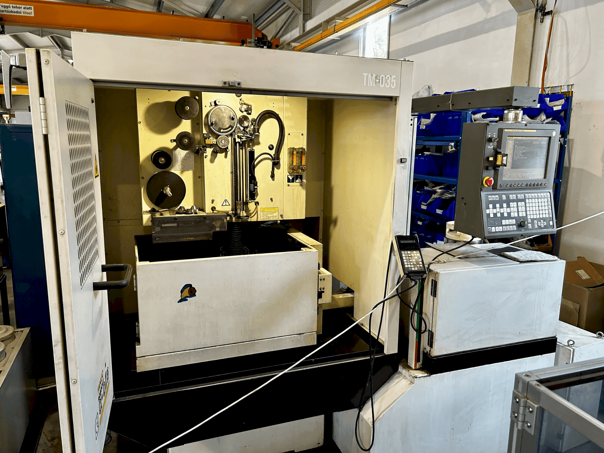 Makine FANUC Robocut α-0iB - Önden görünüm