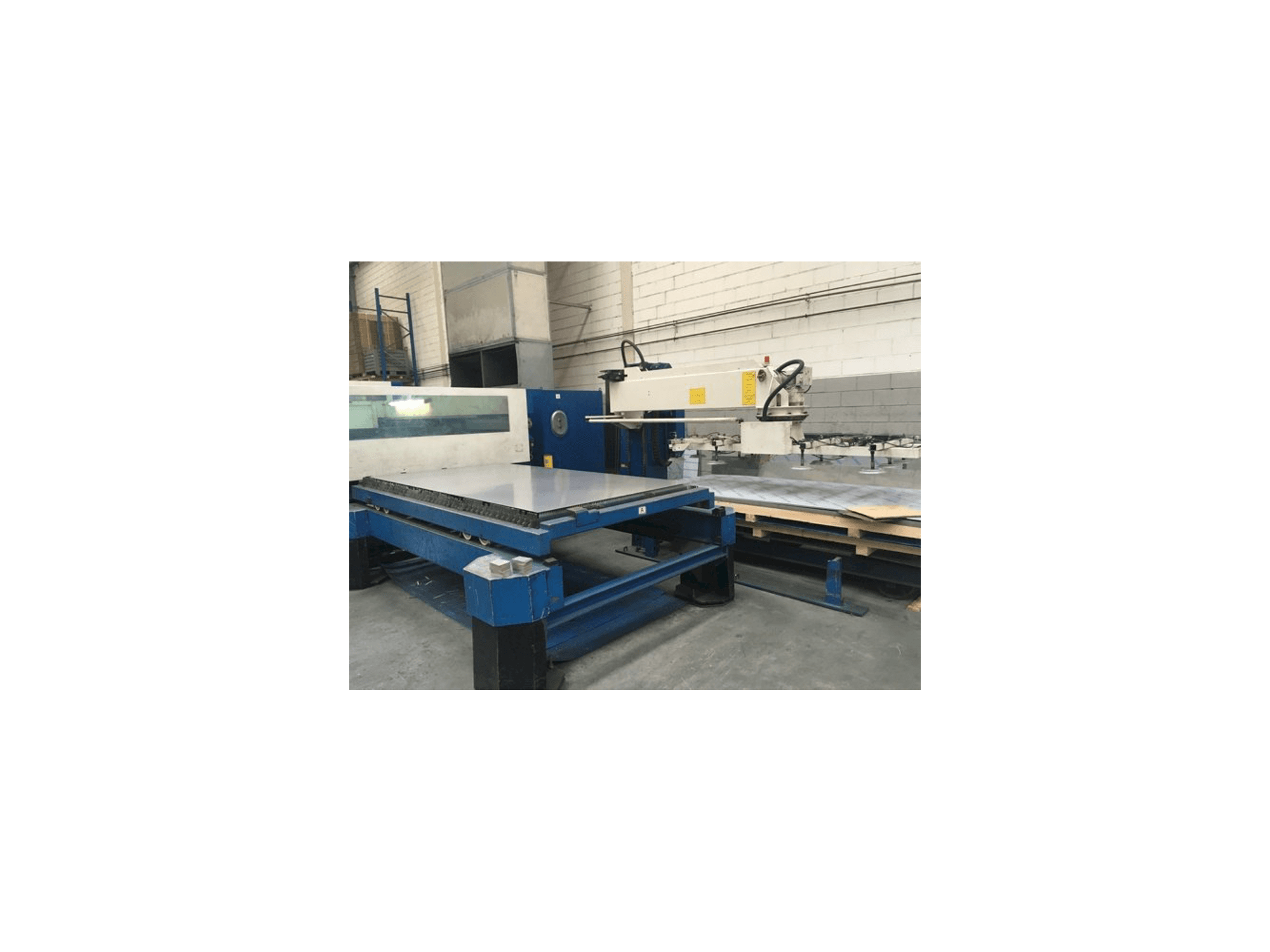 Makine Trumpf Trumatic L3050 - Önden görünüm