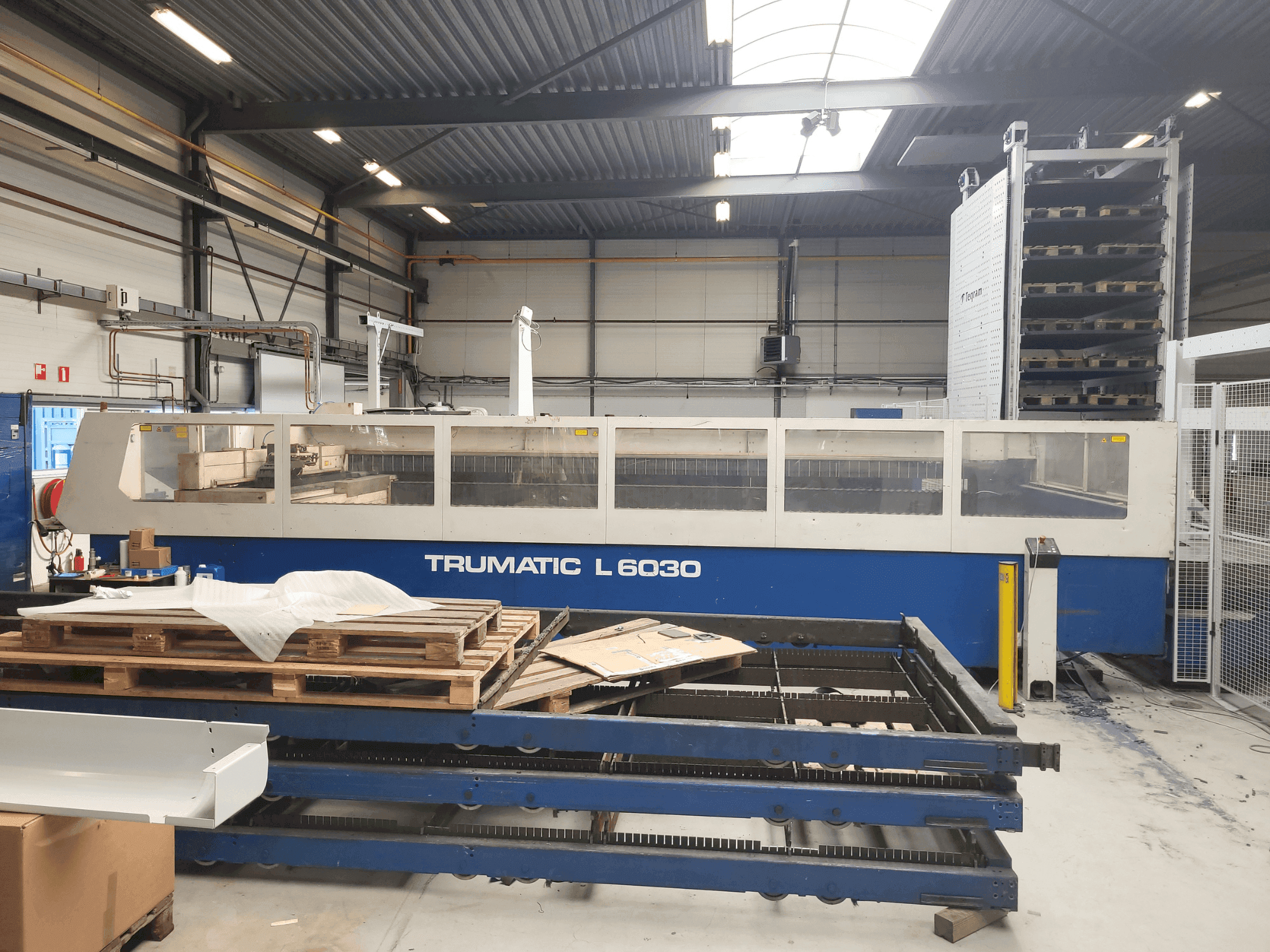 Makine TRUMPF Trumatic L6030 - Önden görünüm