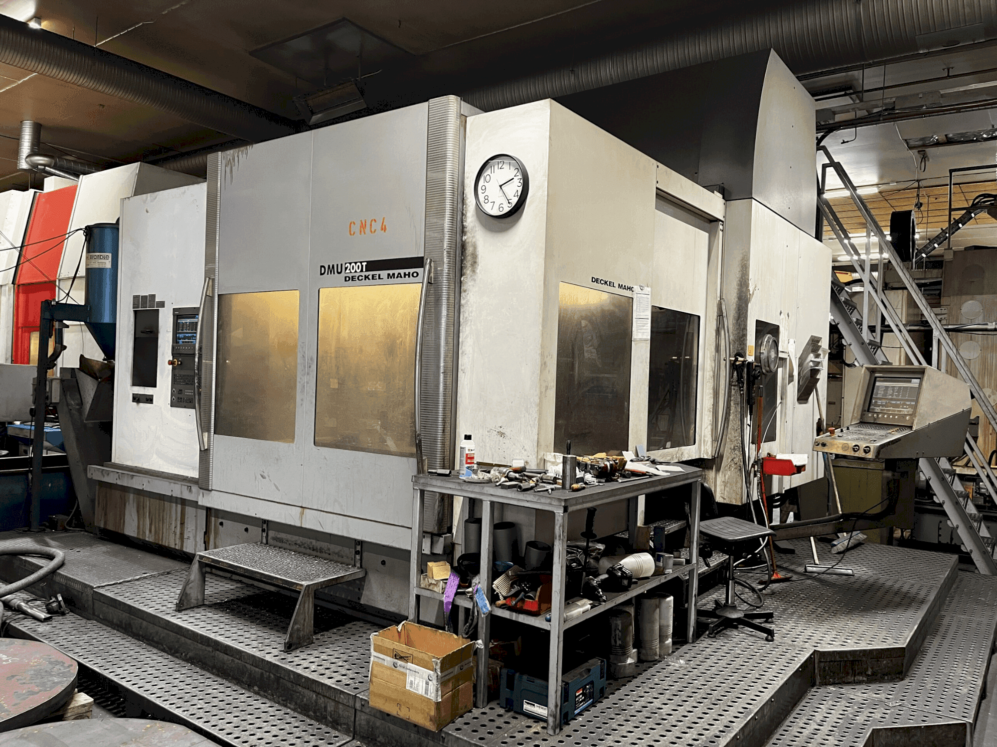 Makine DECKEL MAHO DMU 200T - Önden görünüm