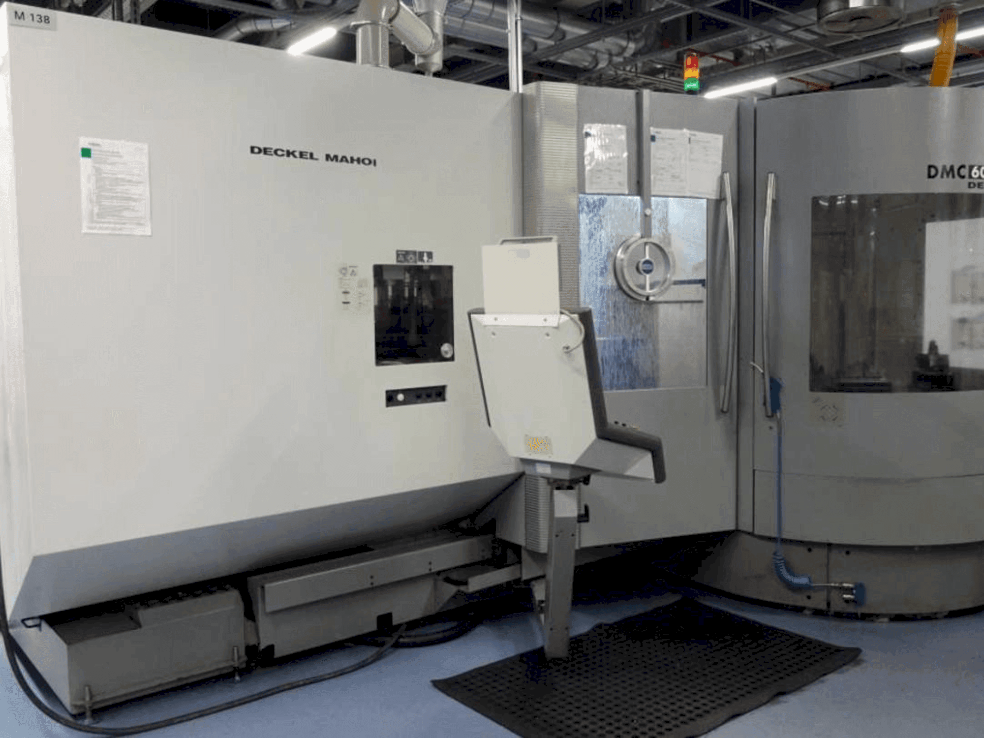Makine DECKEL DMC 60 T RS3 - Önden görünüm