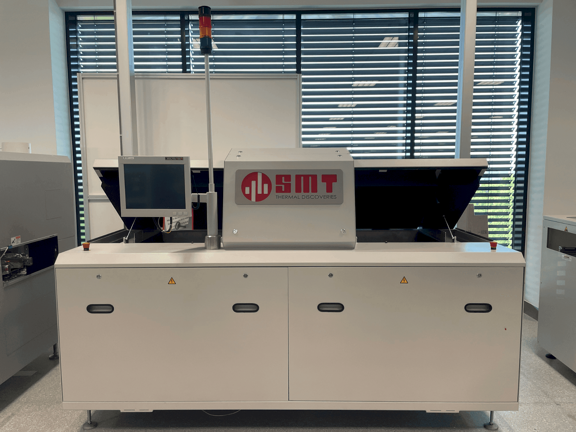 Makine SMT UV 3/-3 - Önden görünüm