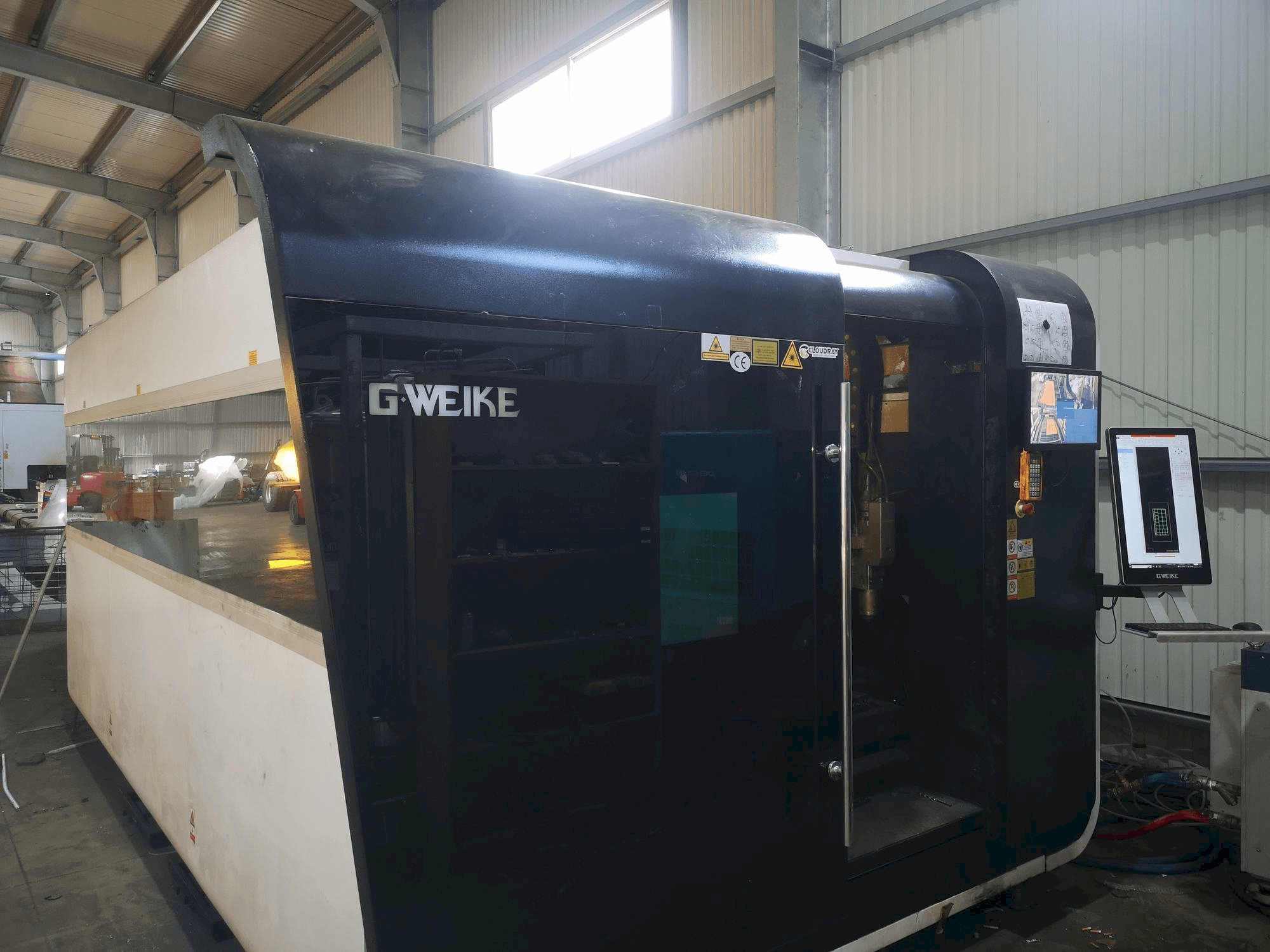 Makine GWEIKE LF 3015 GA CNC - Önden görünüm