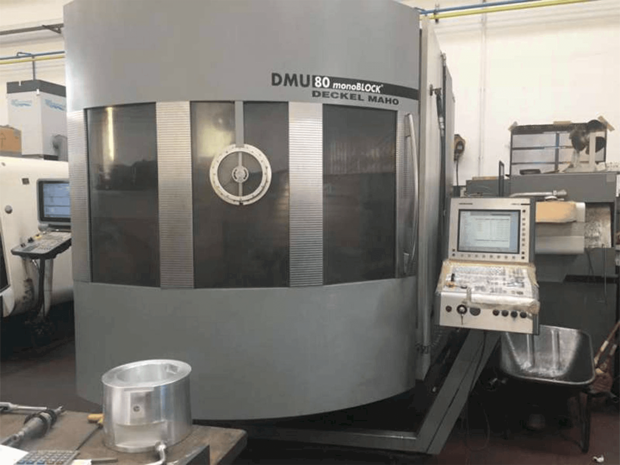 Makine DECKEL MAHO DMU 80 monoblock - Önden görünüm