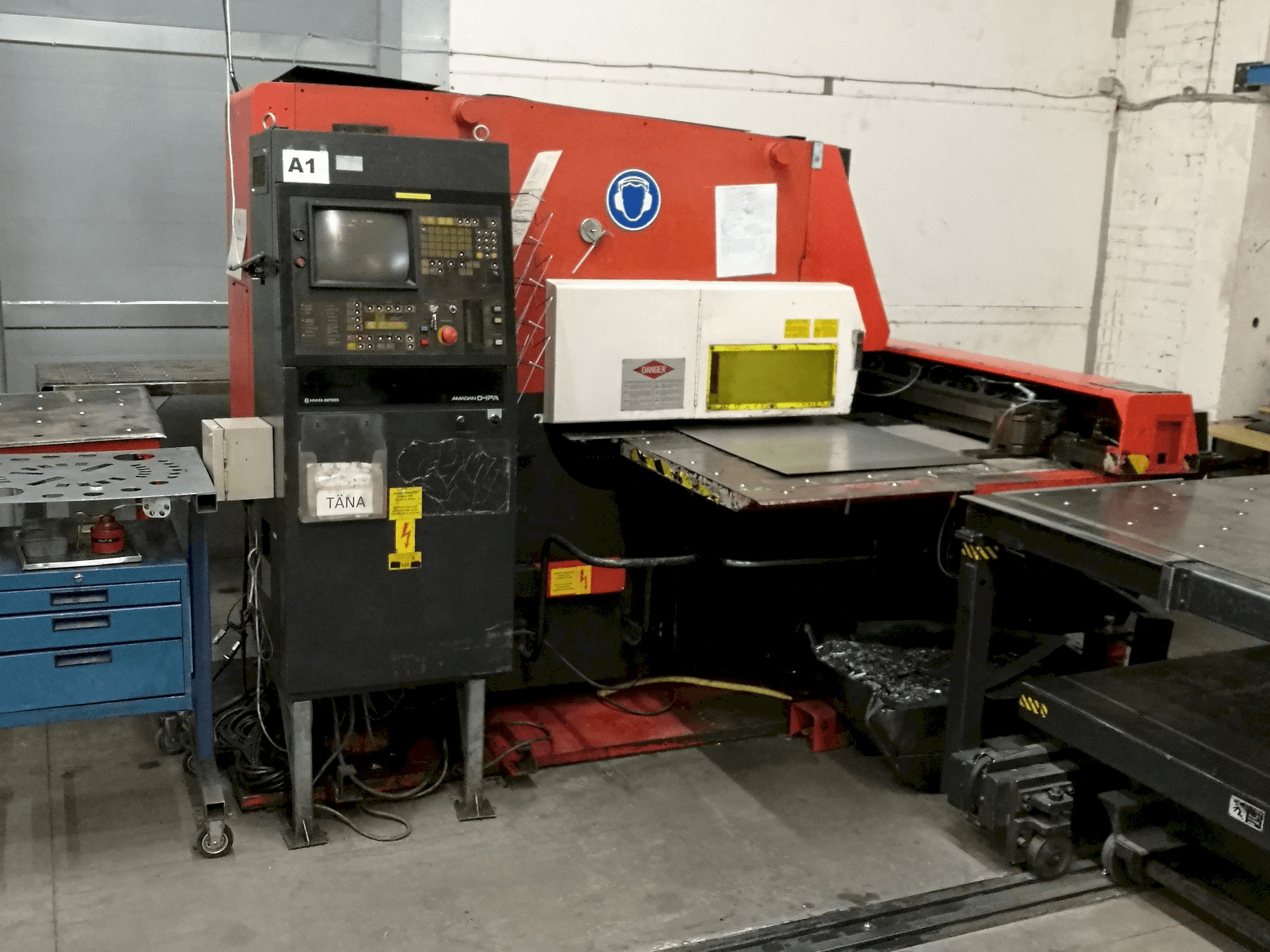 Makine AMADA Aries 245 - Önden görünüm