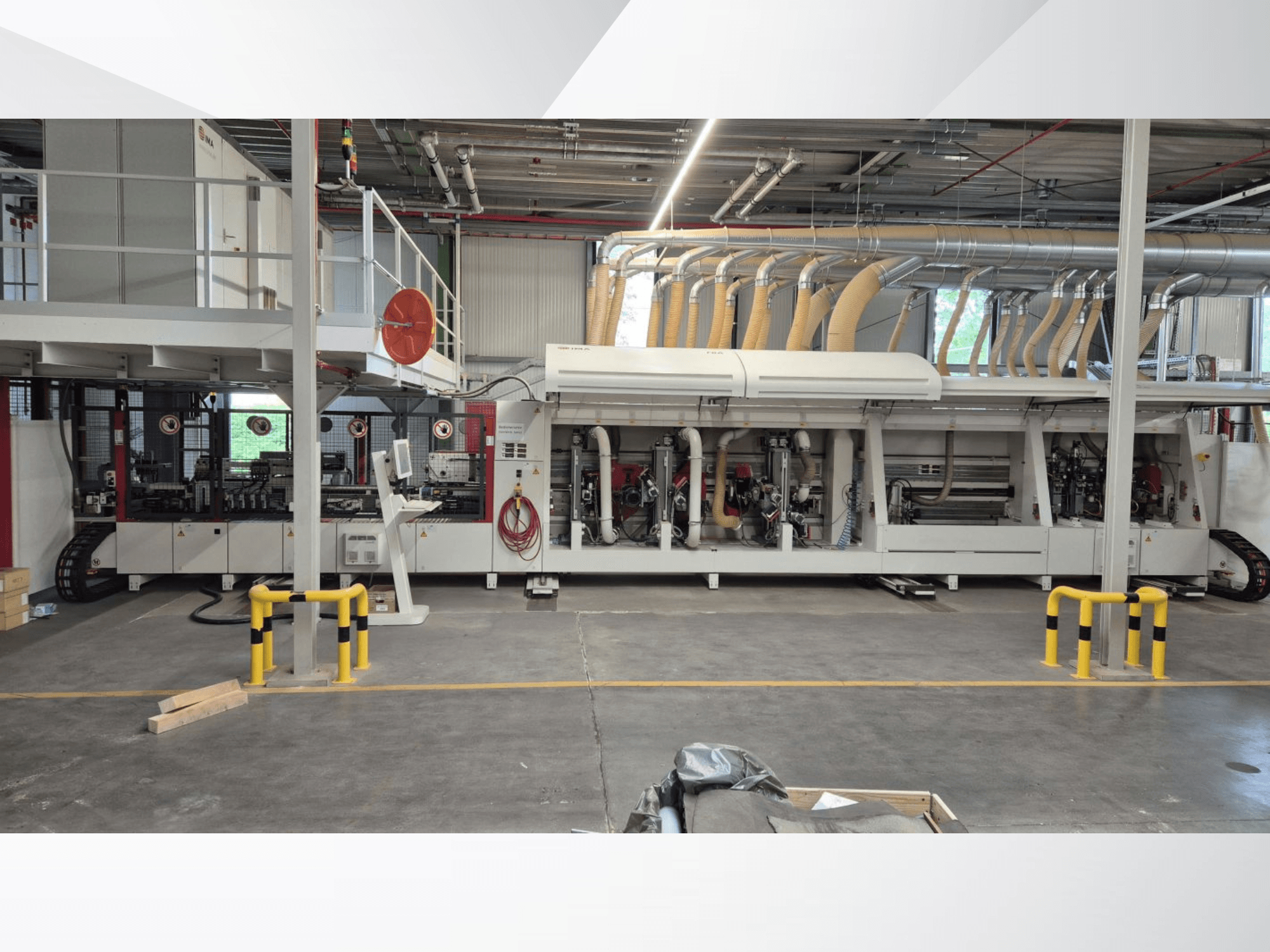 BURKLE EKMH 1300 laminasyon presinin önden görünümü; çeşitli çalışma bileşenleri ve güvenlik özellikleri görülebilmektedir.