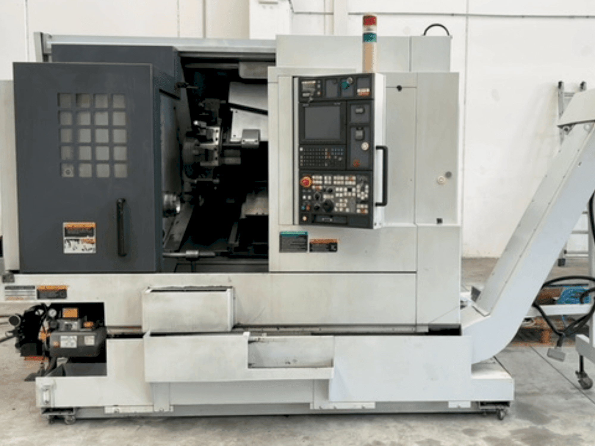 Makine MORI SEIKI NL 2000Y/500 - Önden görünüm