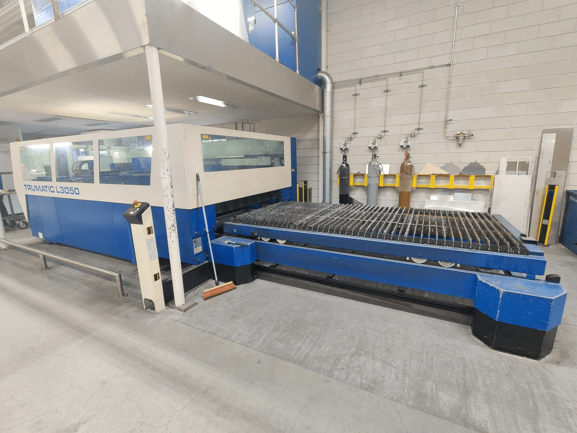 Makine Trumpf Trumatic L3050 - Önden görünüm