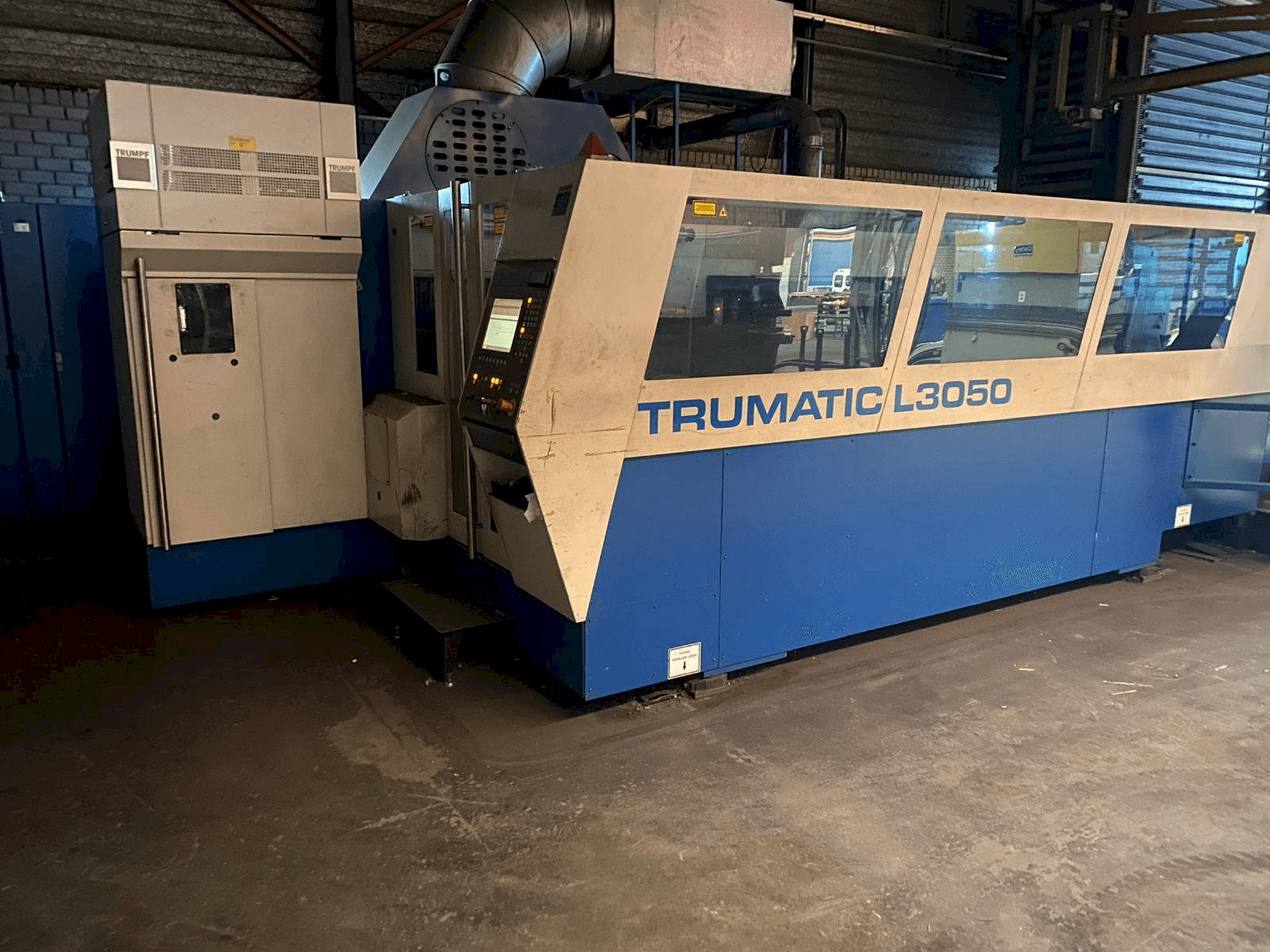 Makine Trumpf Trumatic L3050 - Önden görünüm