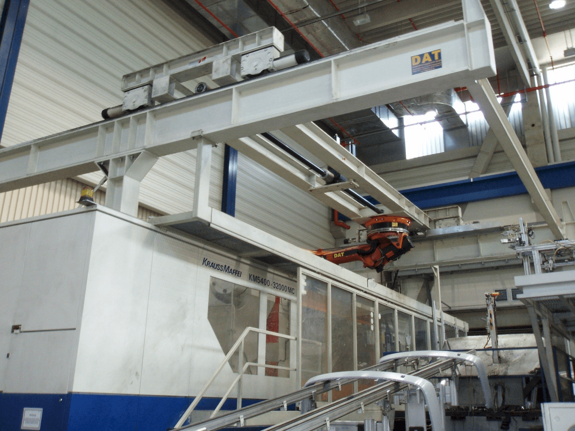 Makine Krauss Maffei 5400-32000 MC - Önden görünüm