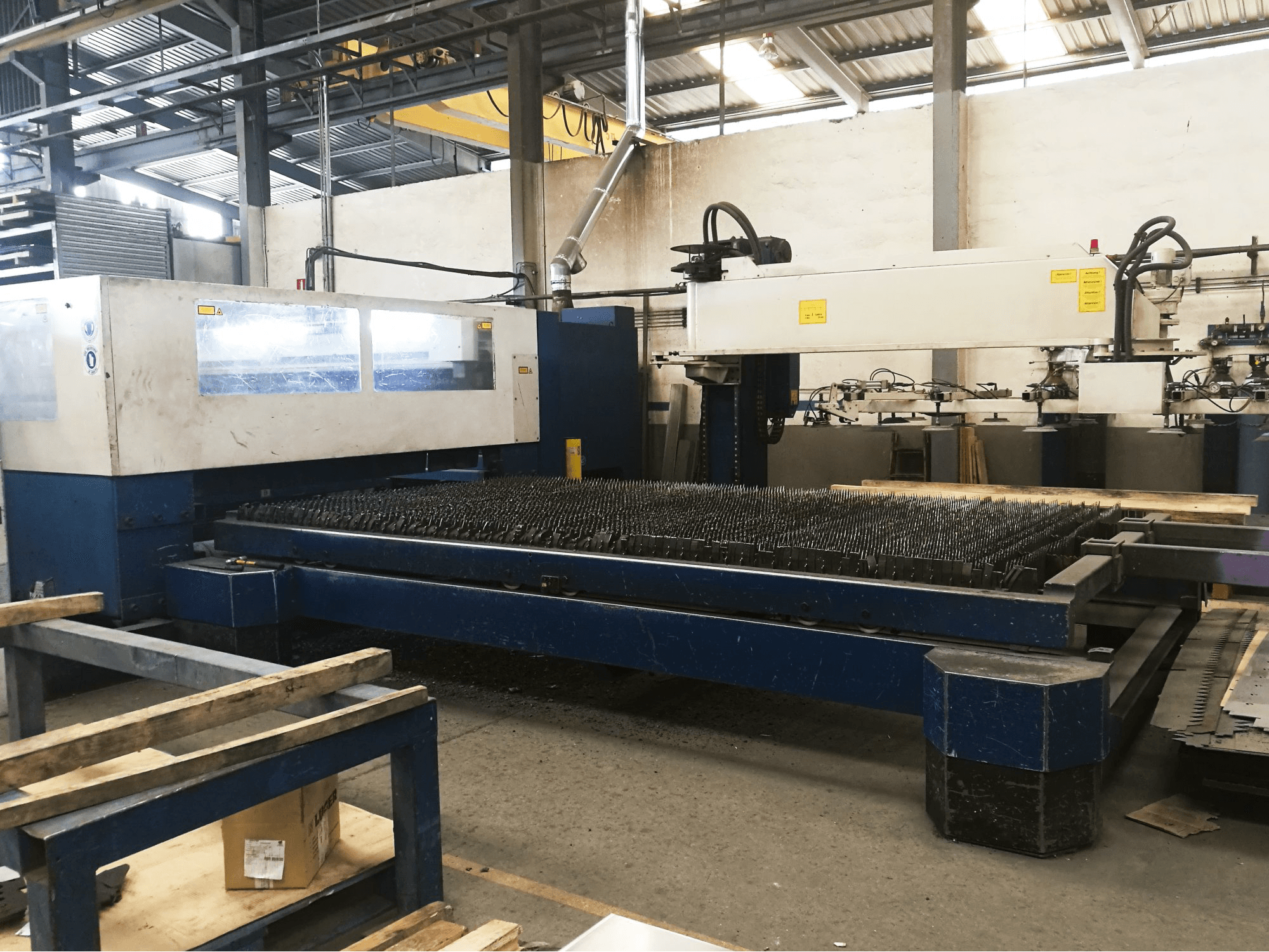 Makine Trumpf - Sol görünüm Trumatic L4030