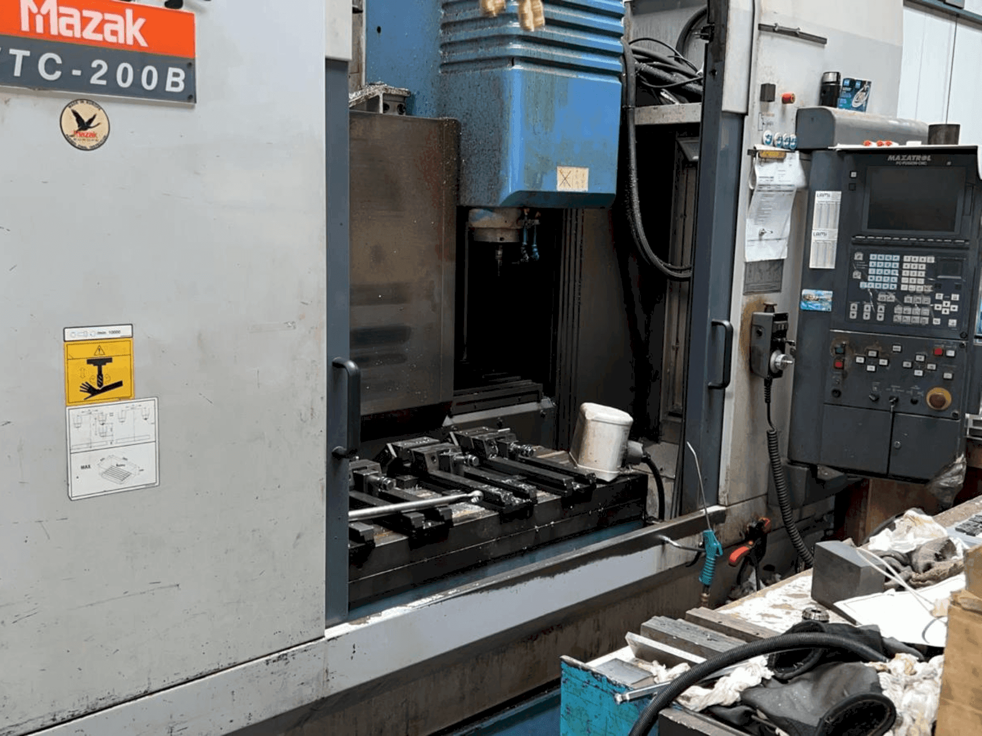 Makine Mazak VTC-B - Önden görünüm