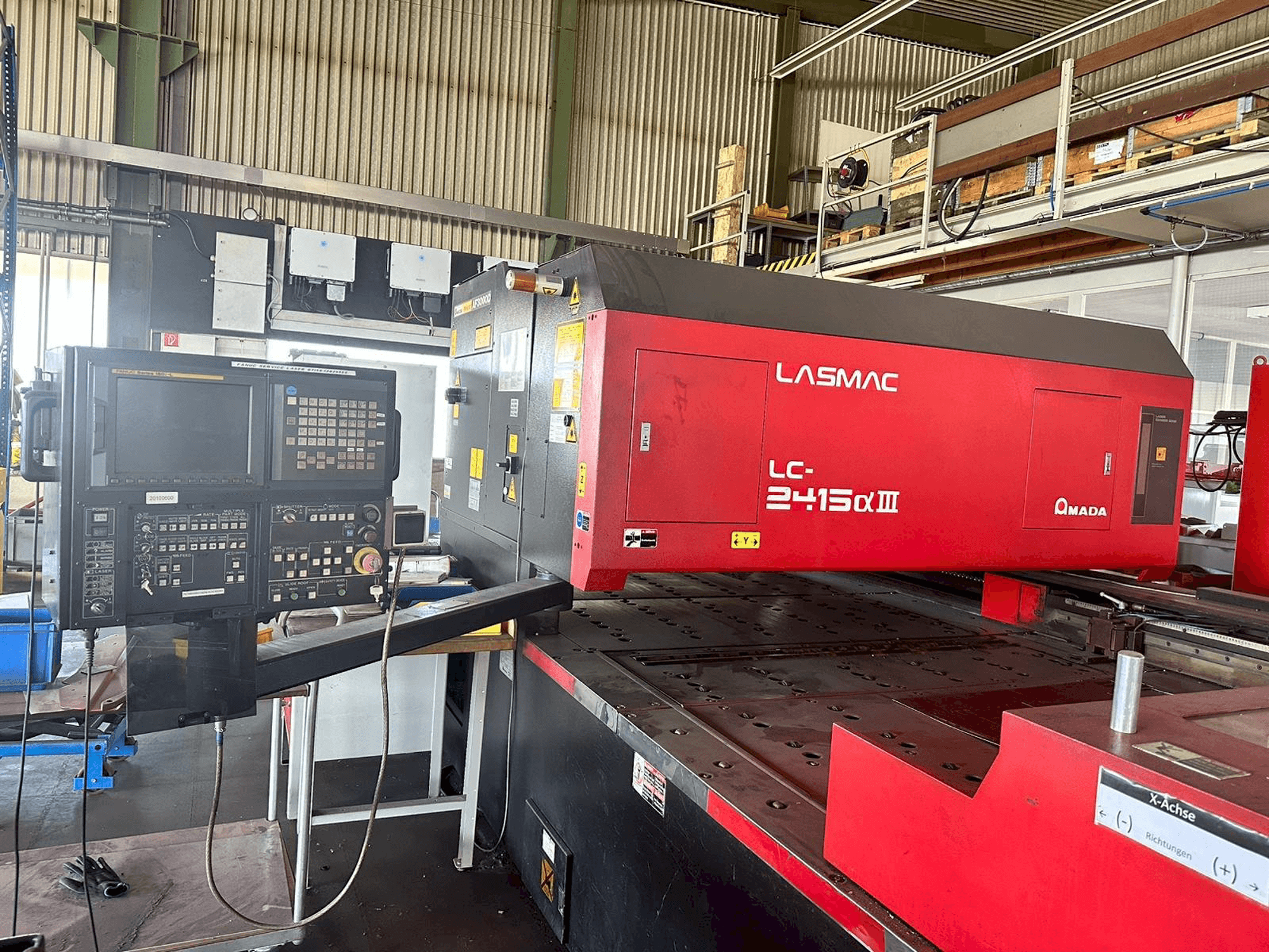 Makine AMADA LC2415 A3 - Önden görünüm