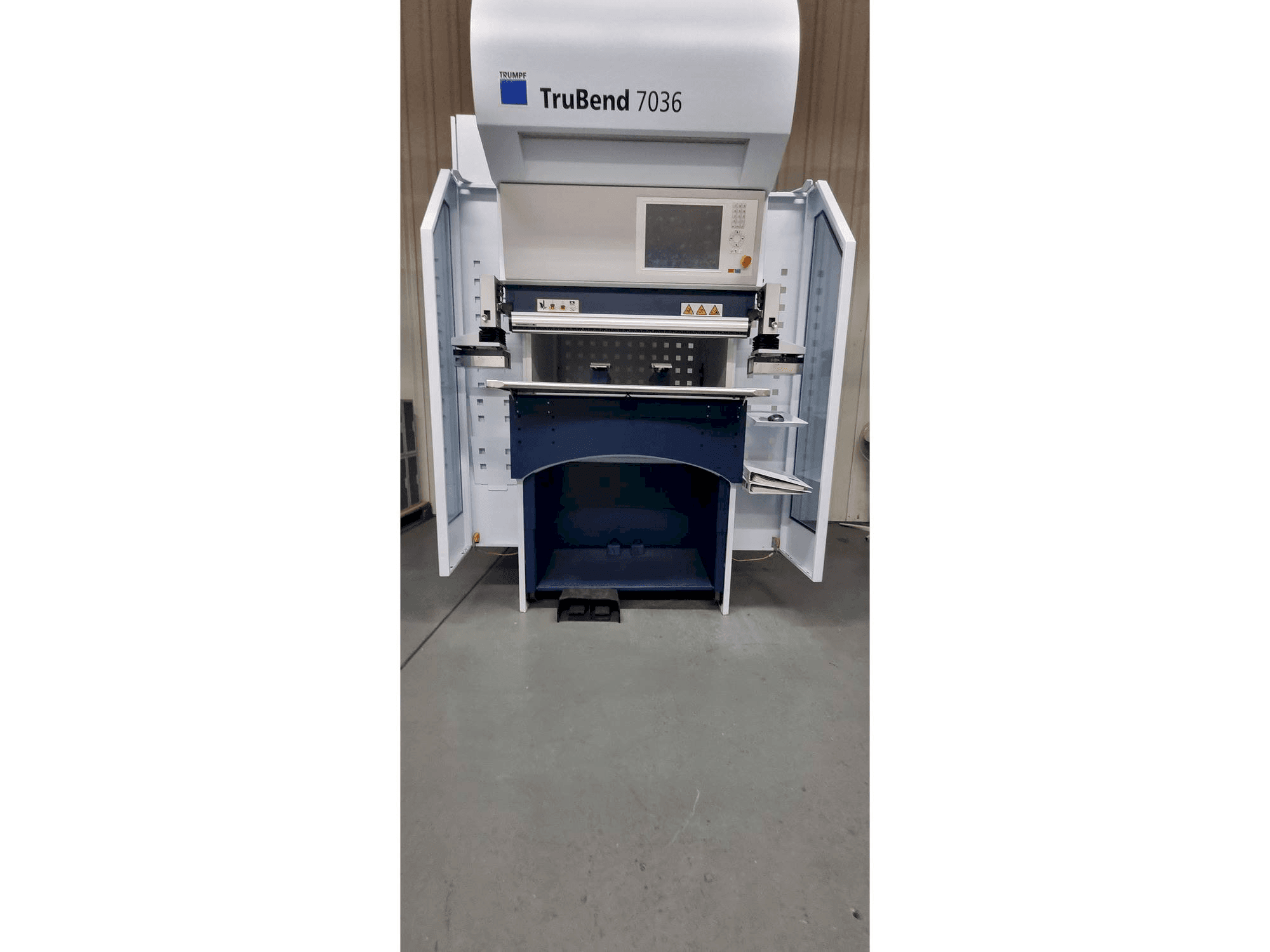 Makine TRUMPF TruBend 7036 - Önden görünüm