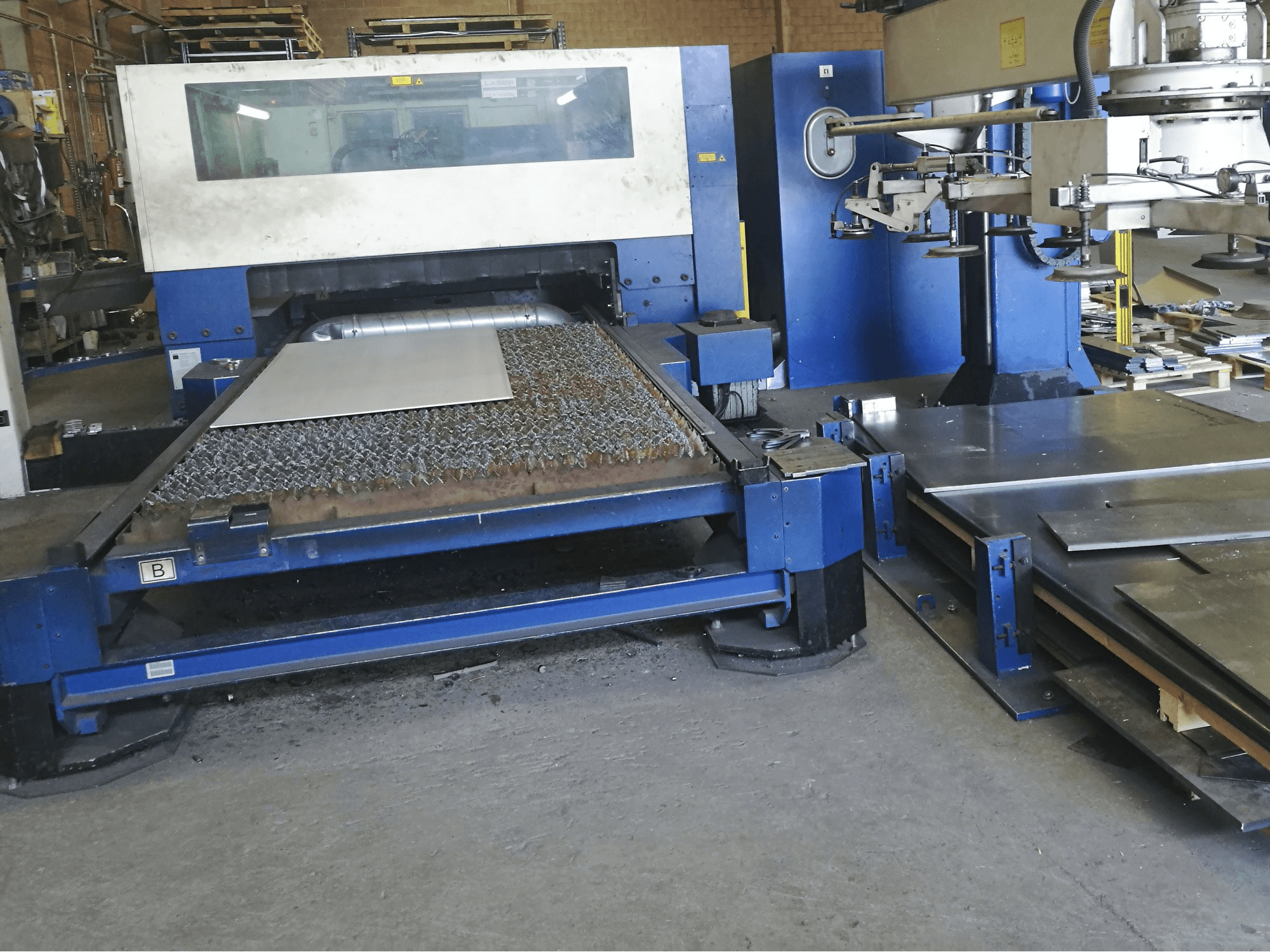 Makine Trumpf - Önden görünüm Trumatic L3050