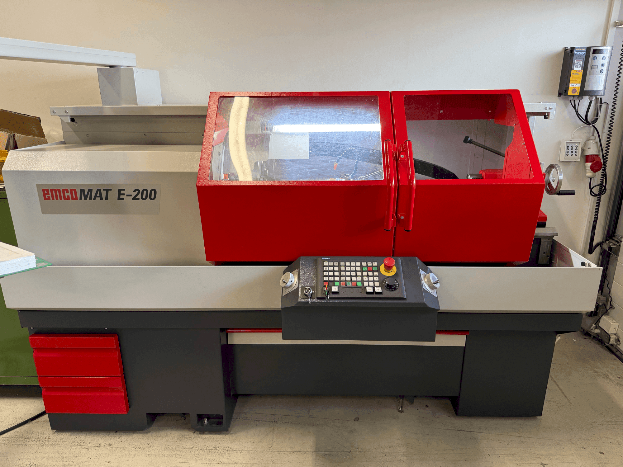 Makine EMCO Emcomat E-200 - Önden görünüm