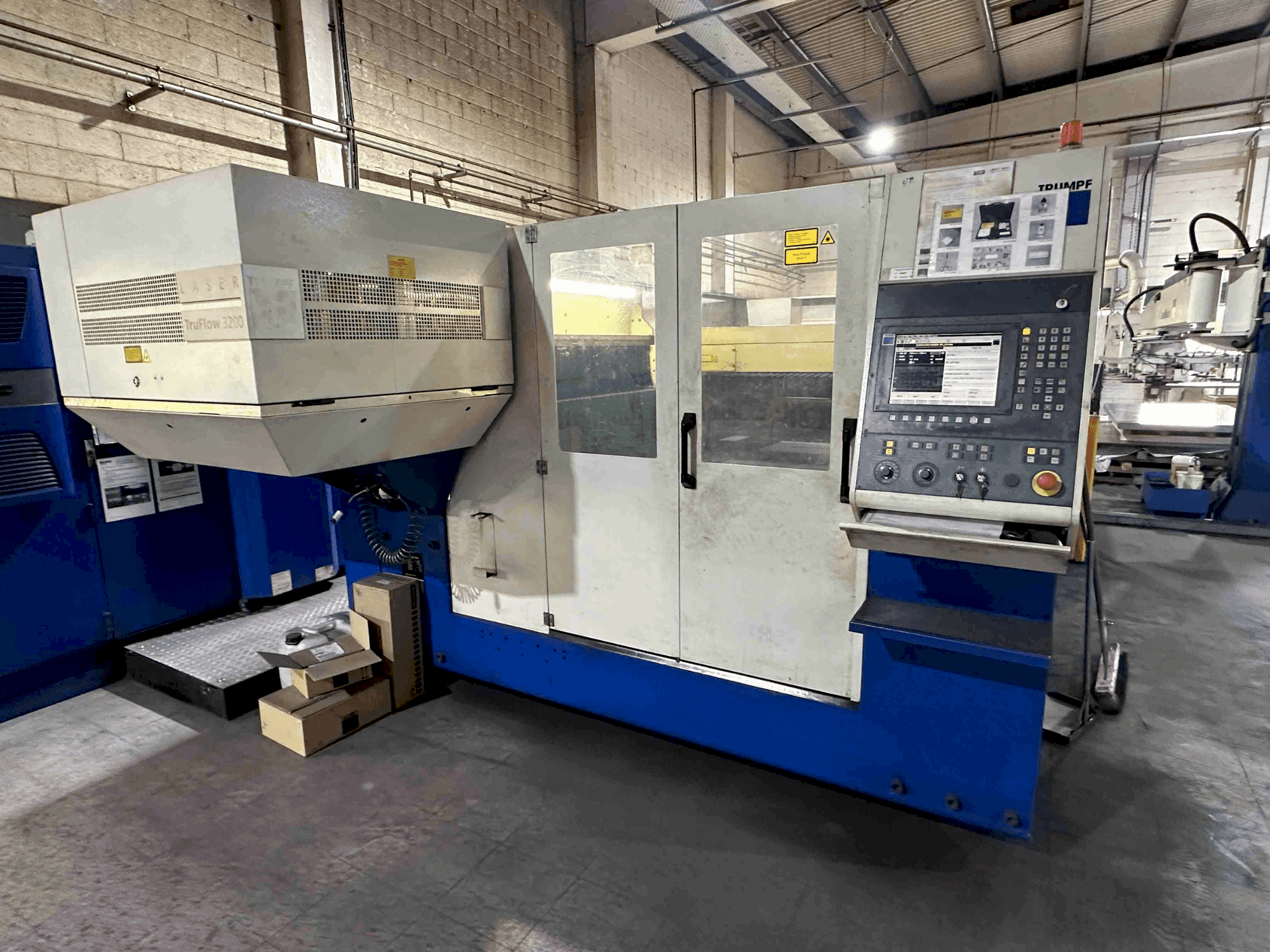 Makine TRUMPF Trulaser 3030 - Önden görünüm