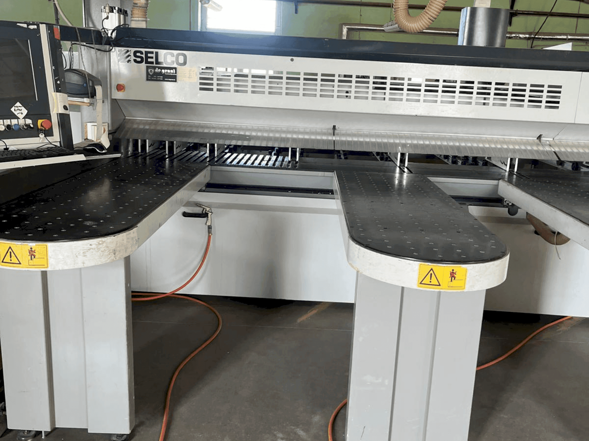 Makine SELCO WN750 - Önden görünüm