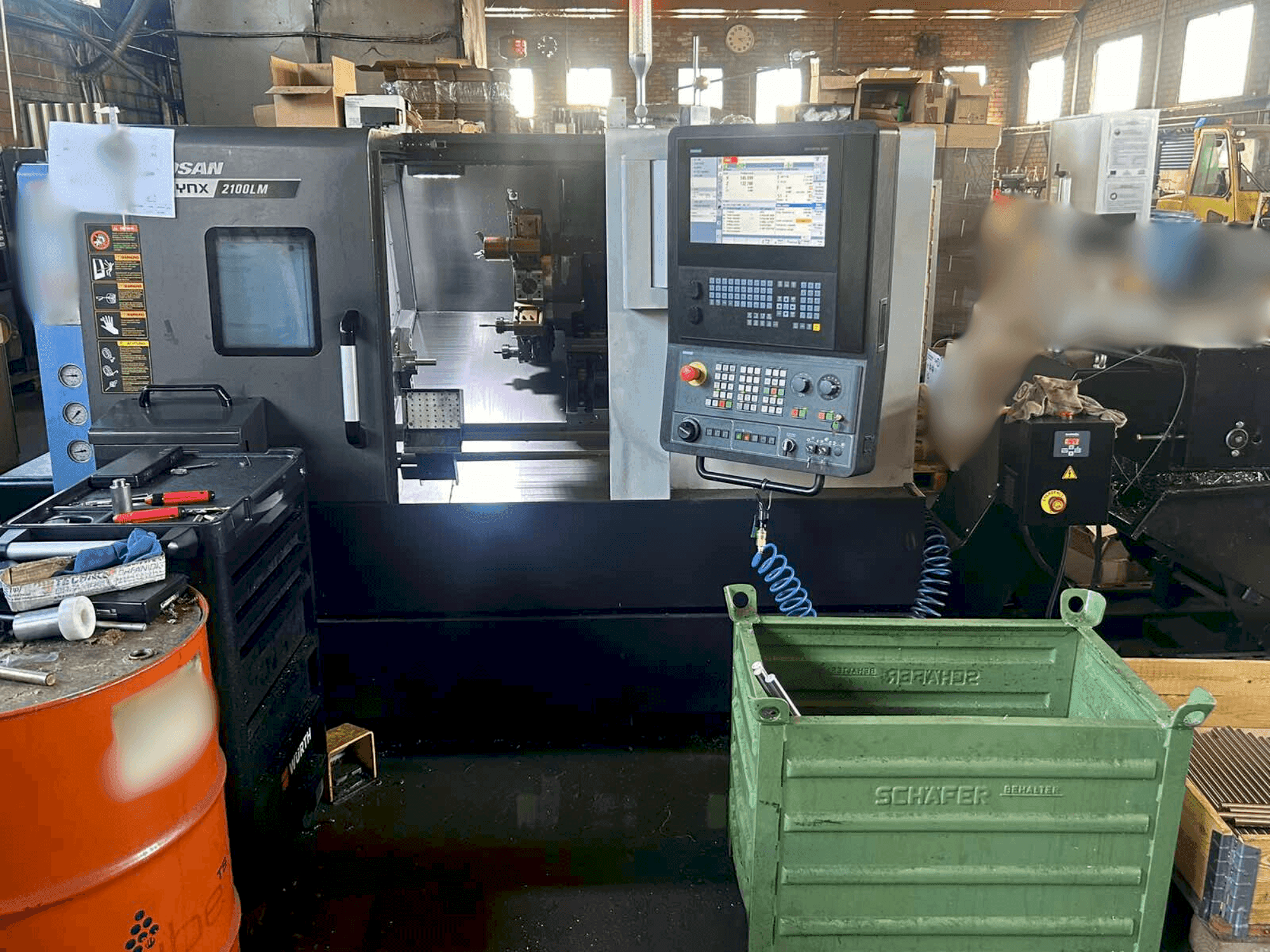 Makine DOOSAN LYNX 2100 LMB - Önden görünüm