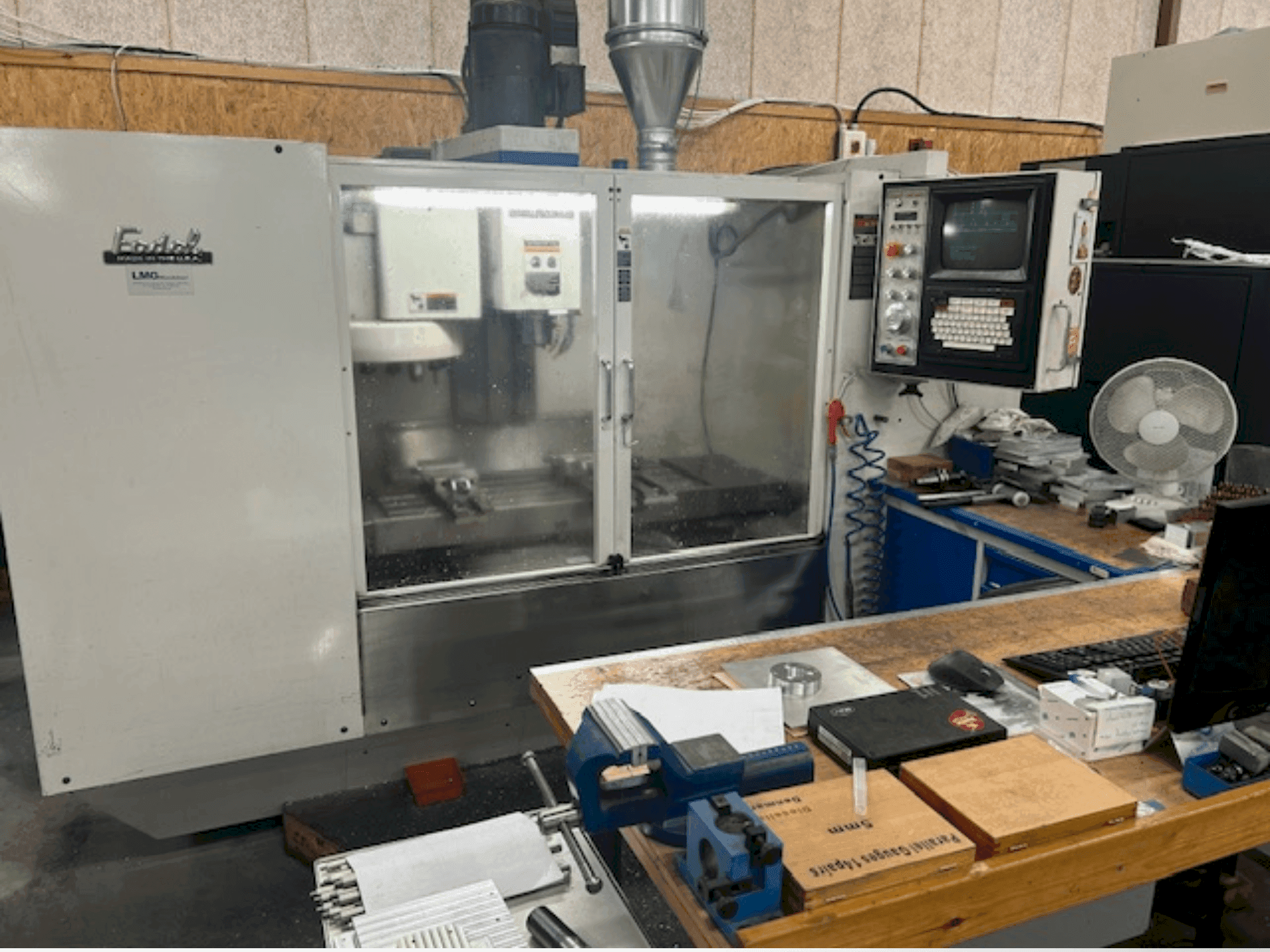 Makine FADAL 906-1 - Önden görünüm