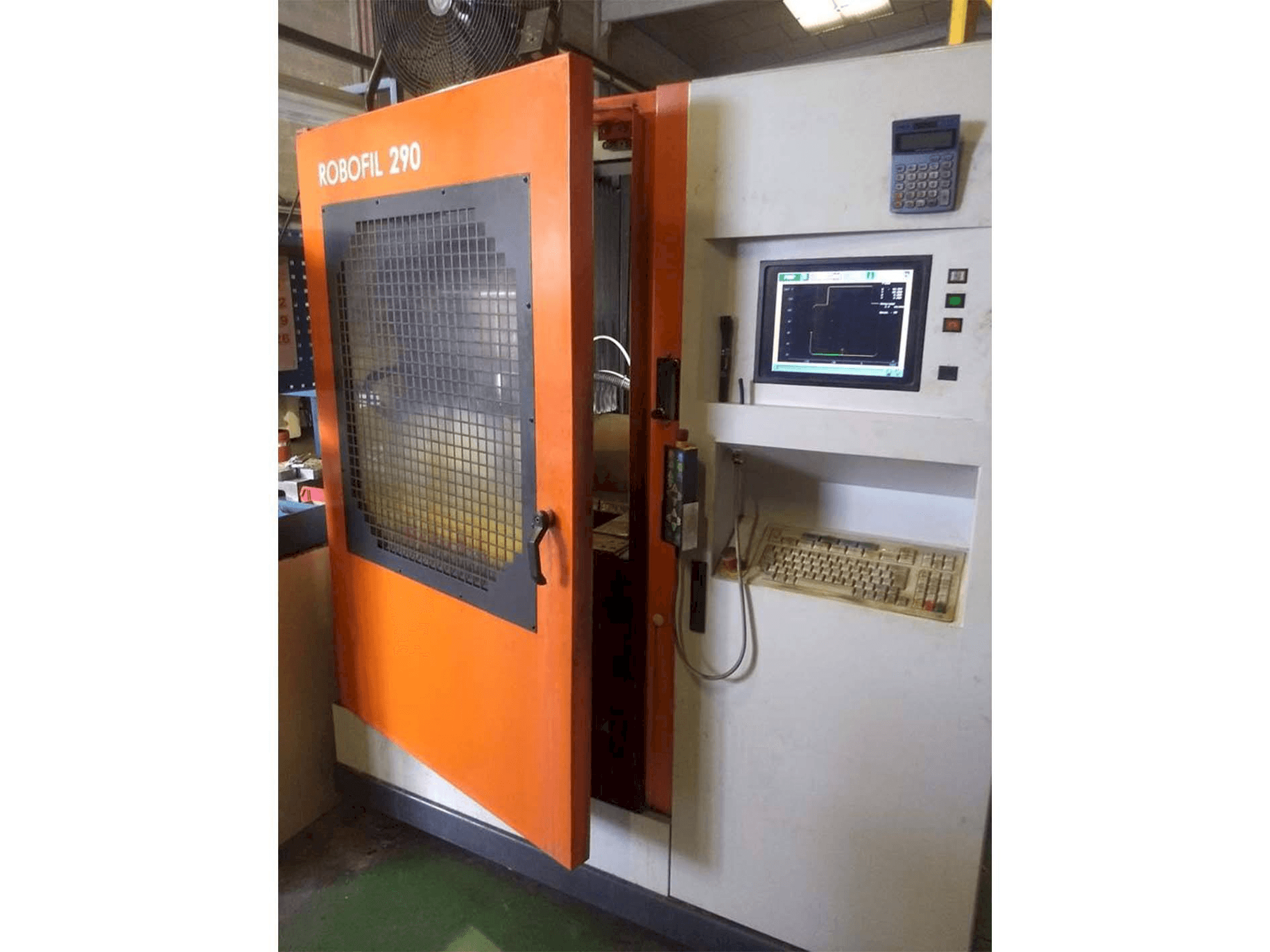 Makine CHARMILLES Robofil 290P - Önden görünüm