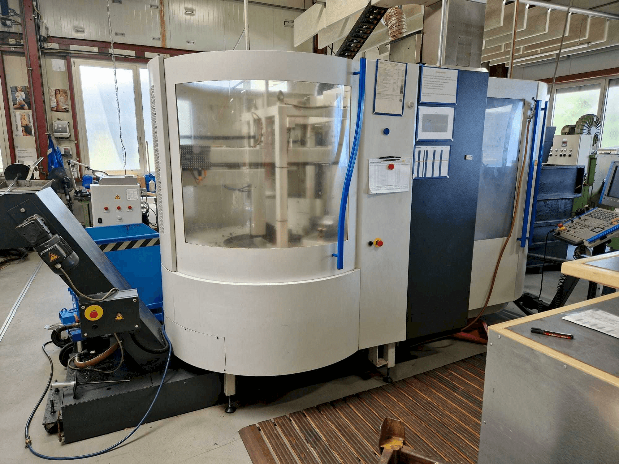 Makine MIKRON UCP600 Vario - Önden görünüm