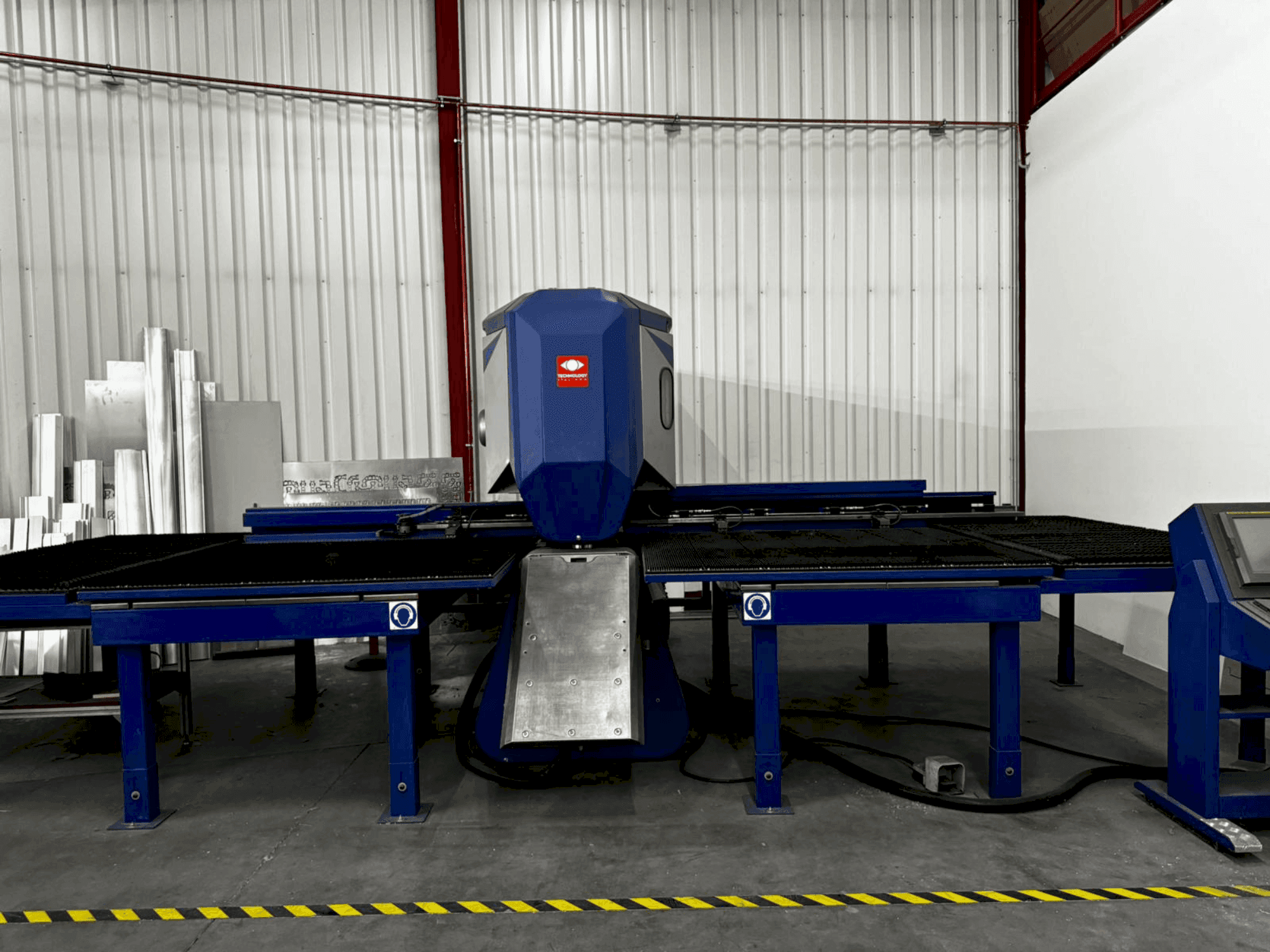 Makine TECHNOLOGY Tecnotransfer 1500x3000 - Önden görünüm