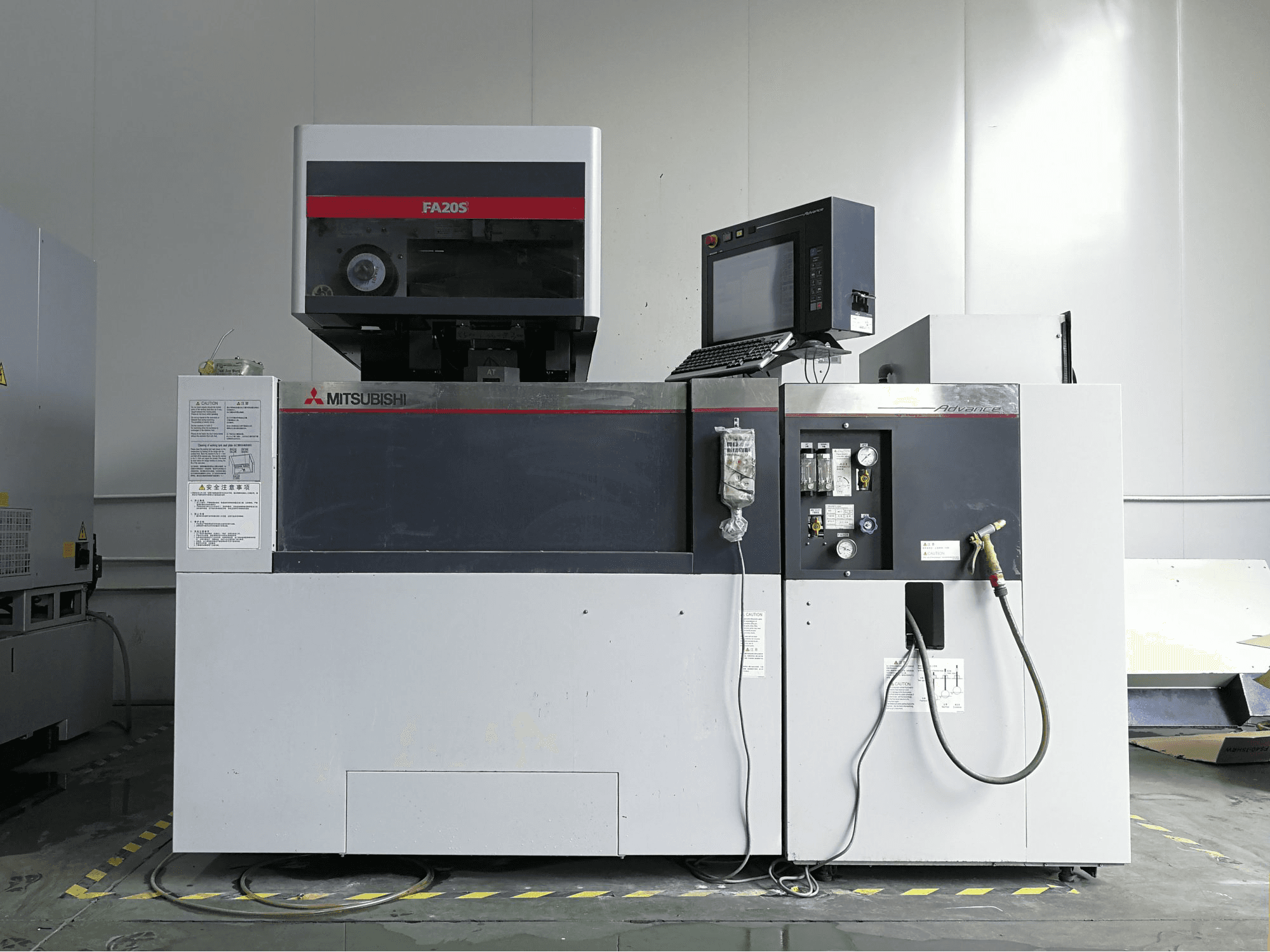 Makine Mitsubishi Electric - Önden görünüm FA20S