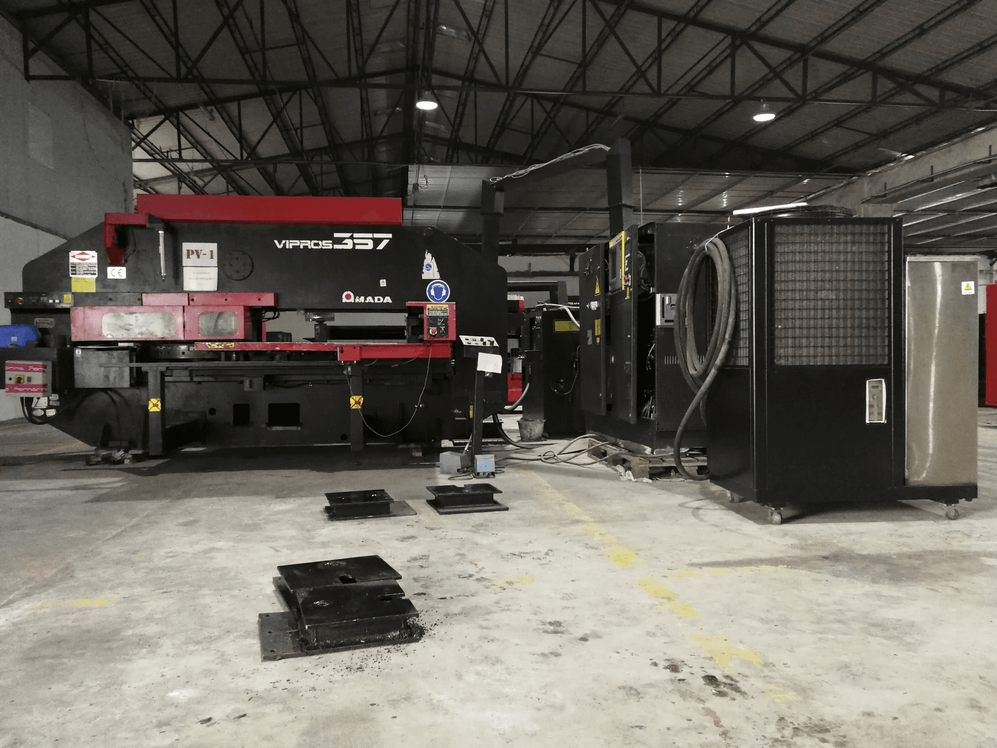 Makine 1 AMADA - Önden görünüm Vipros 357