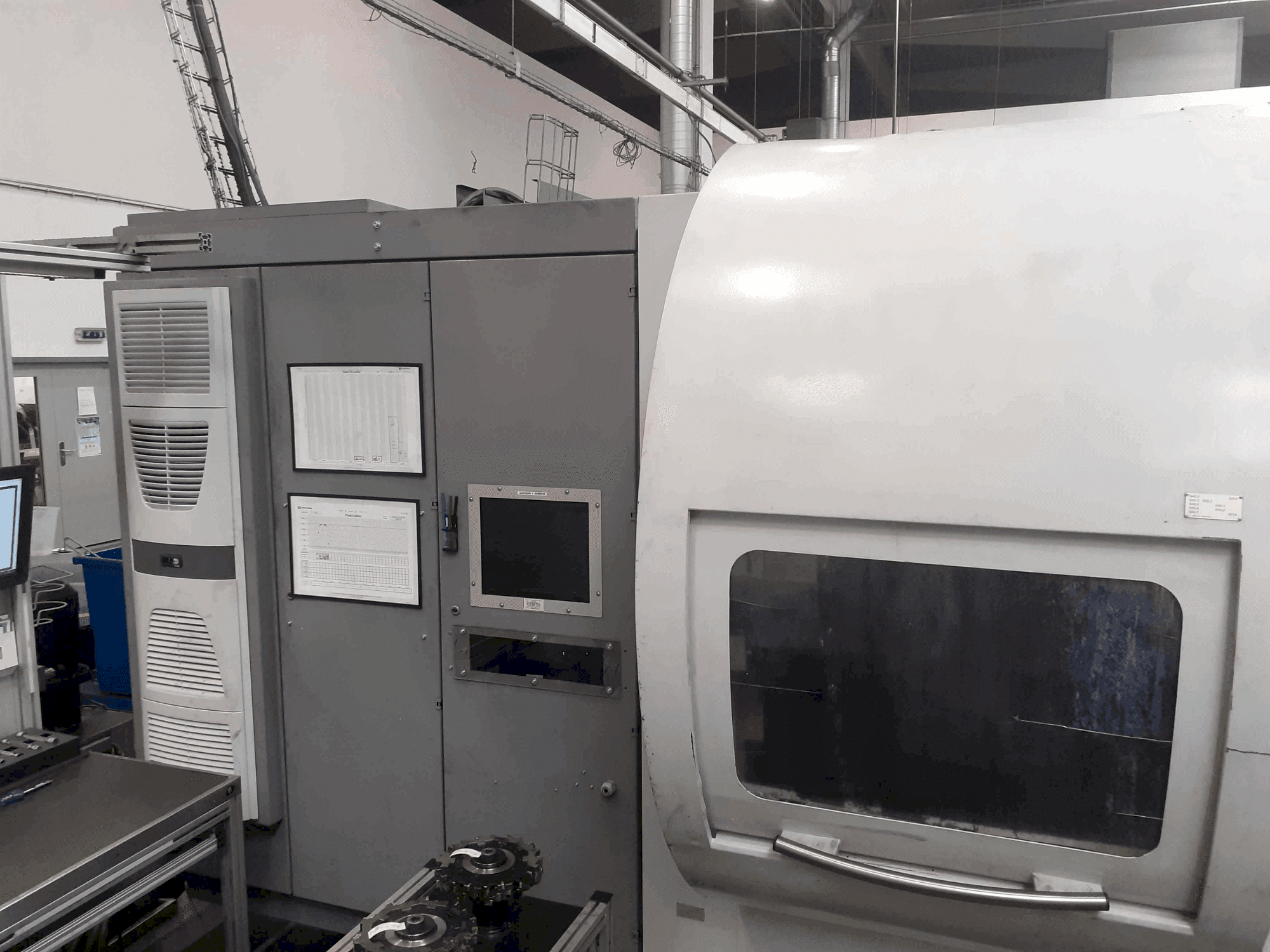 Makine DECKEL MAHO DMC 80 H - Önden görünüm