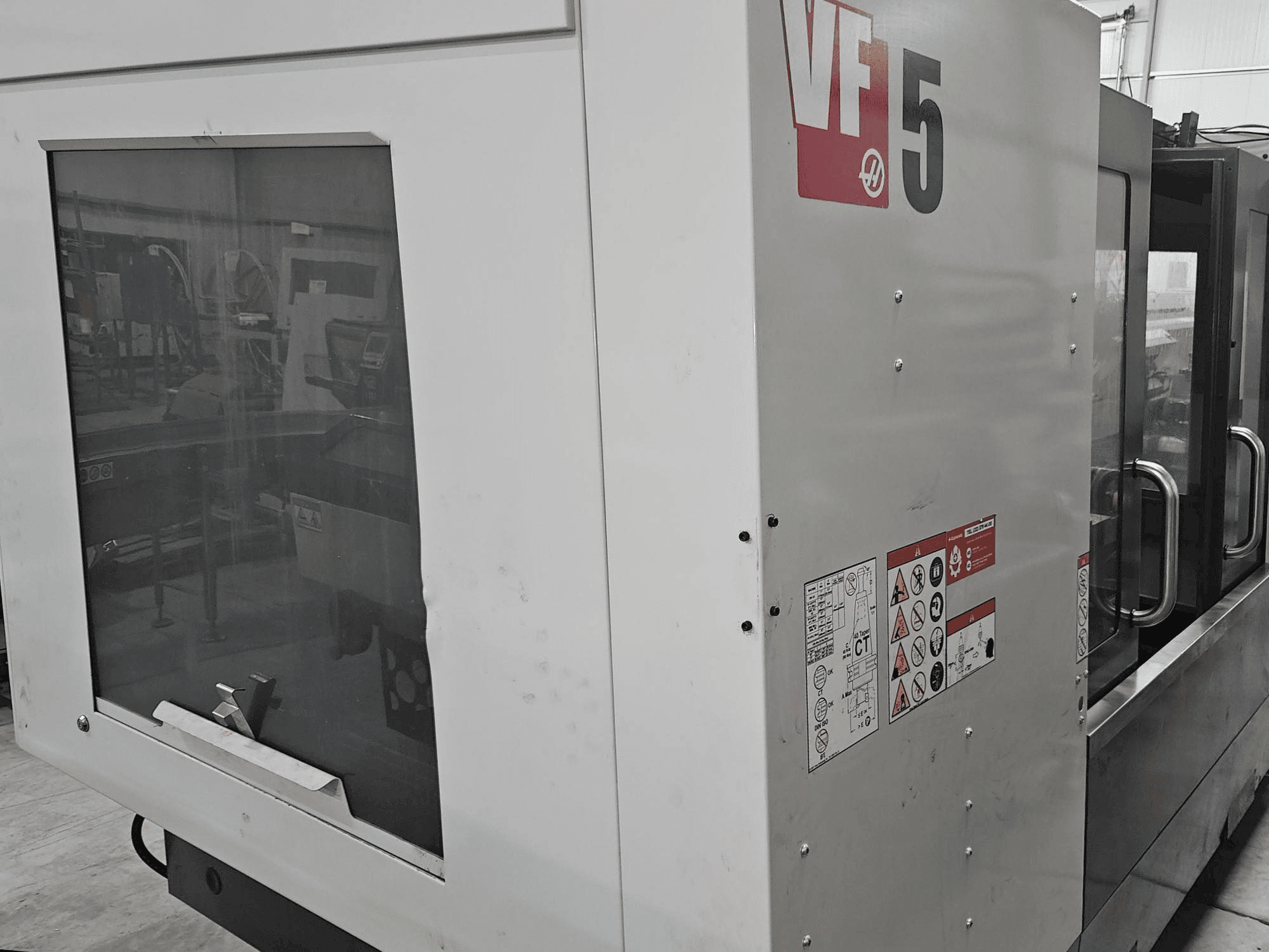 Makine HAAS VF-5/40 - Önden görünüm