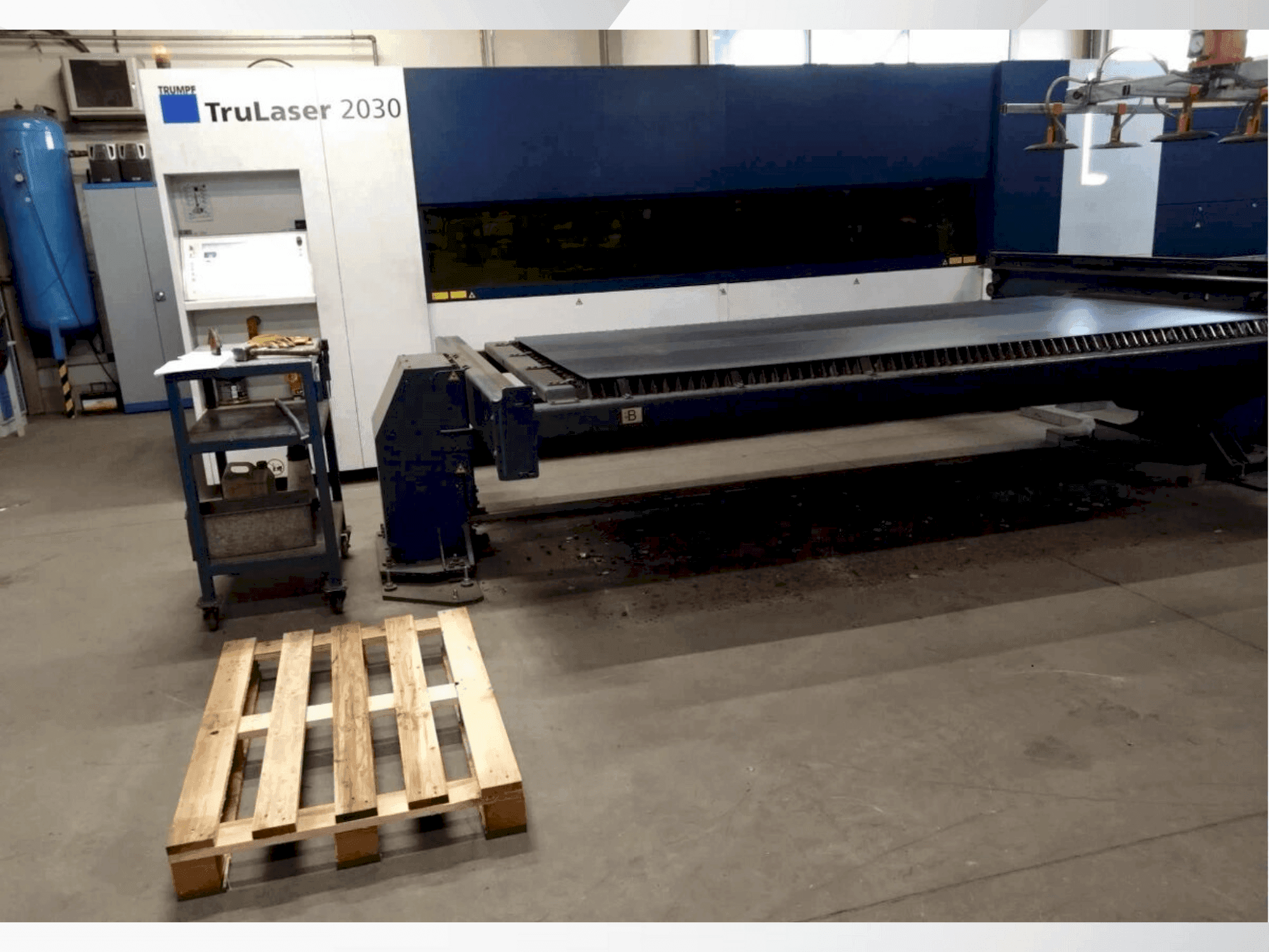 Makine TRUMPF TruLaser 2030 Fiber - Önden görünüm