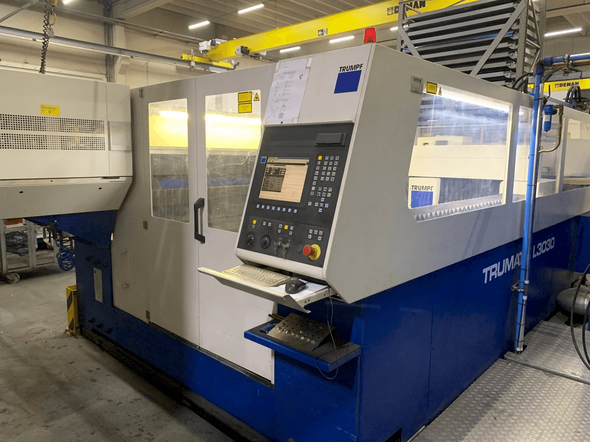 Makine Trumpf Trumatic L3030 4kW + Liftmaster - Önden görünüm